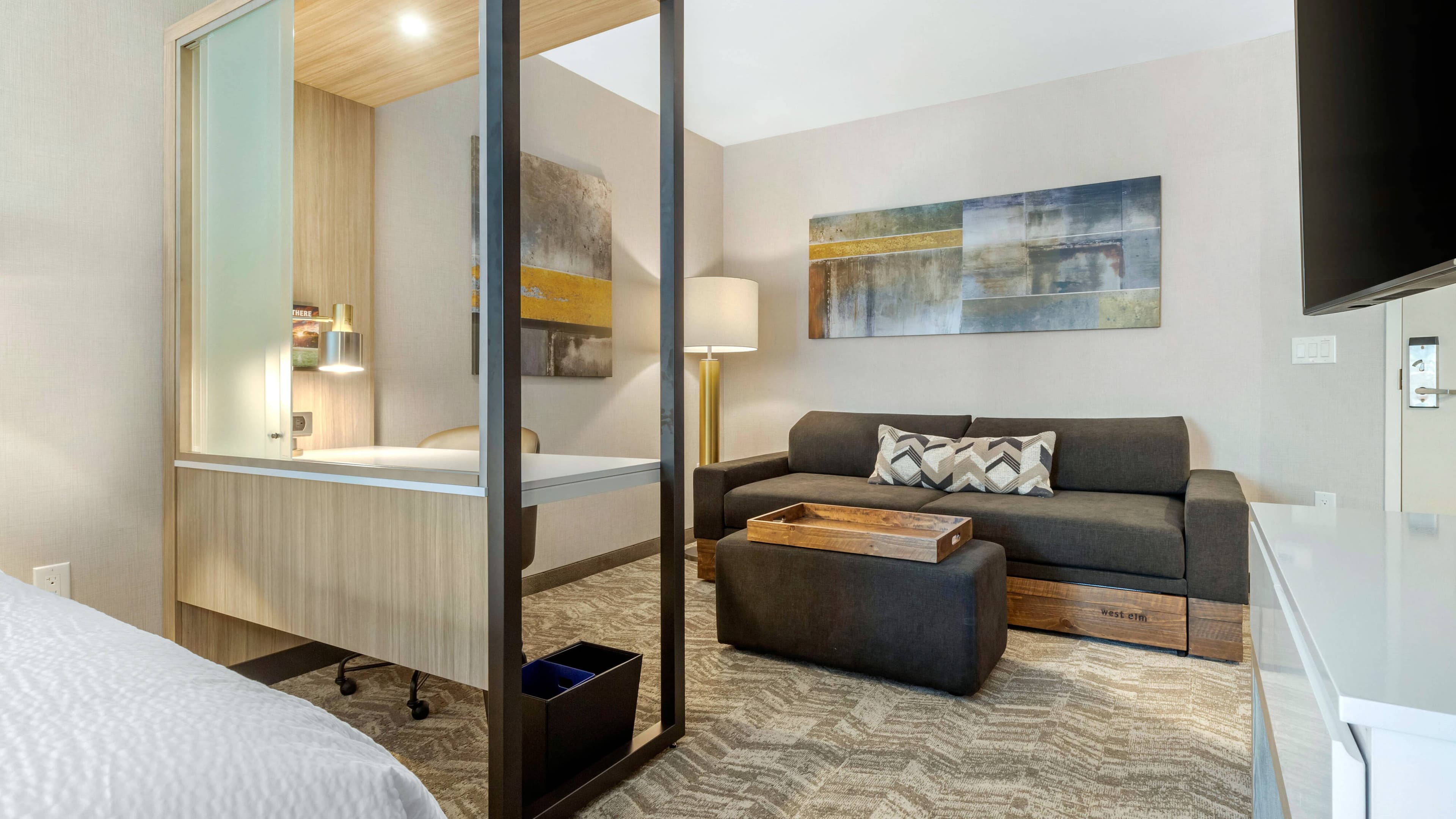 One King Bedroom Suite - Image 4