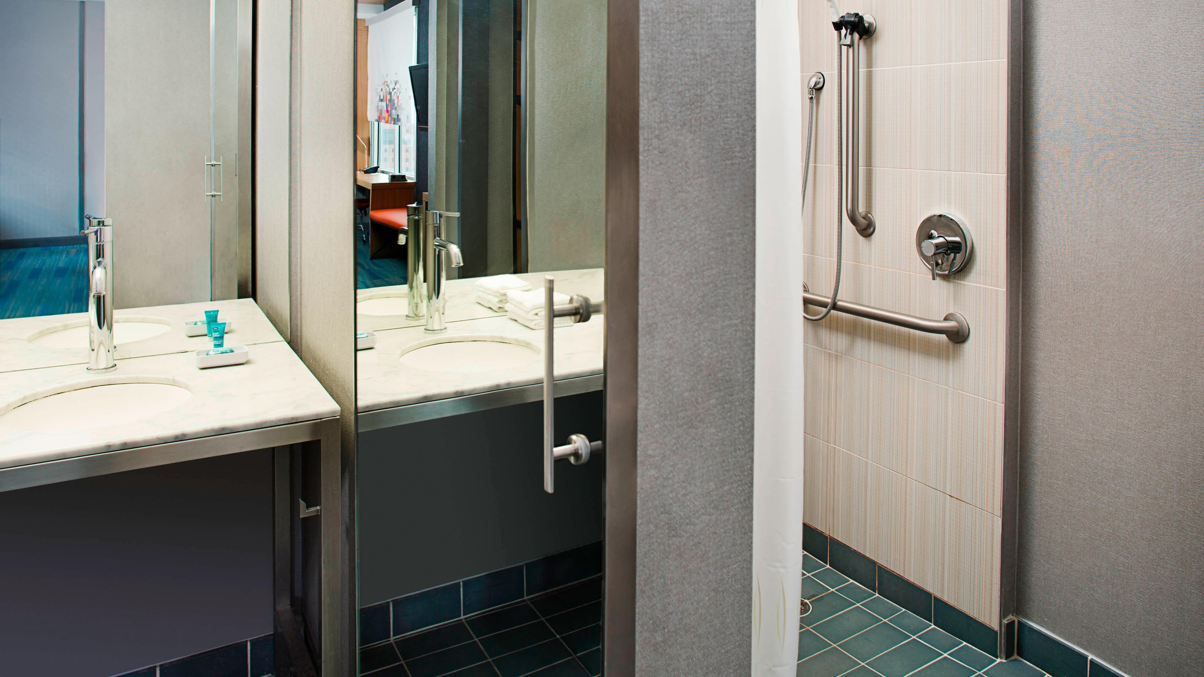 King Guest Room - Image 6