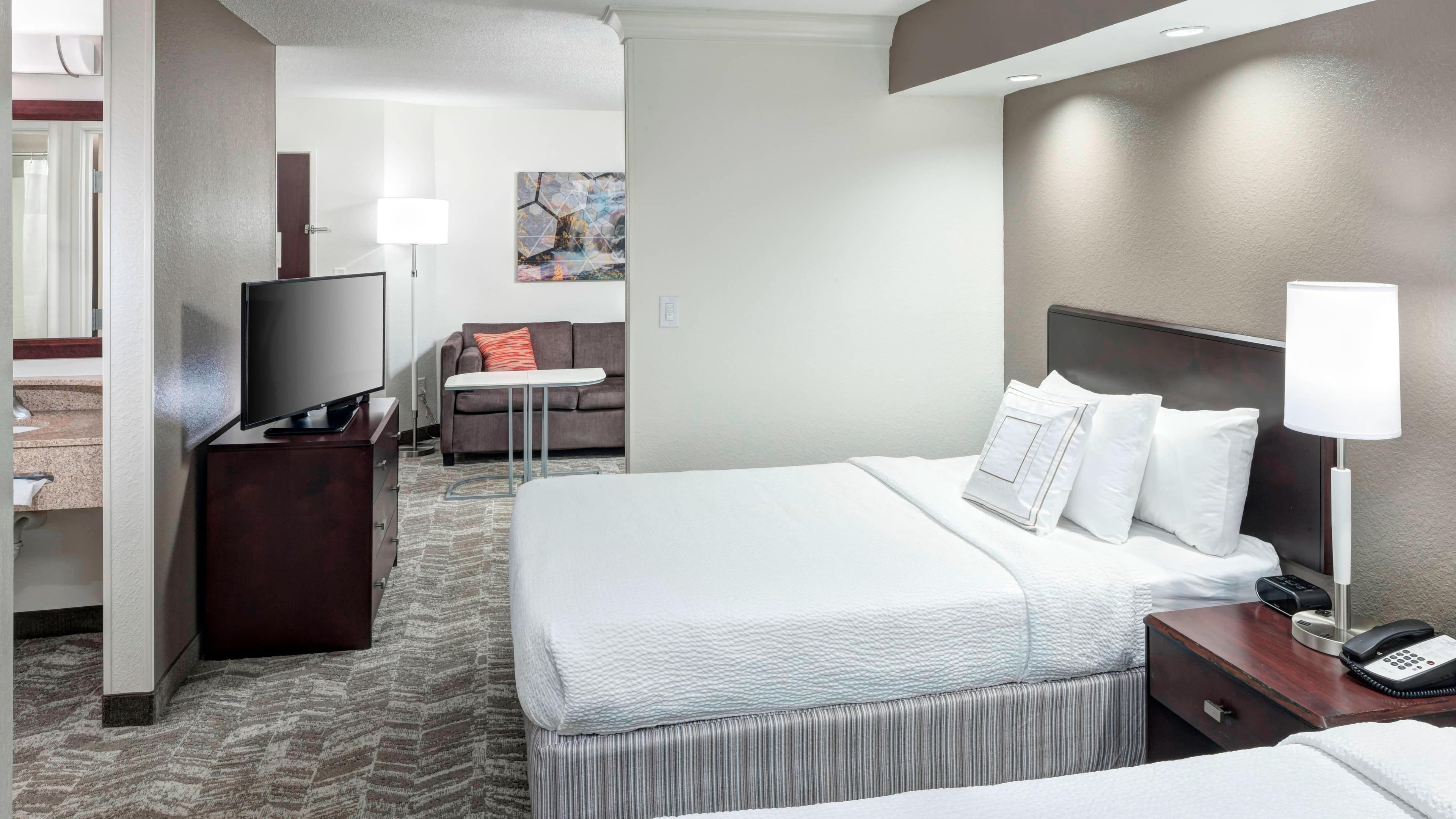 1 Bedroom Suite - Image 2