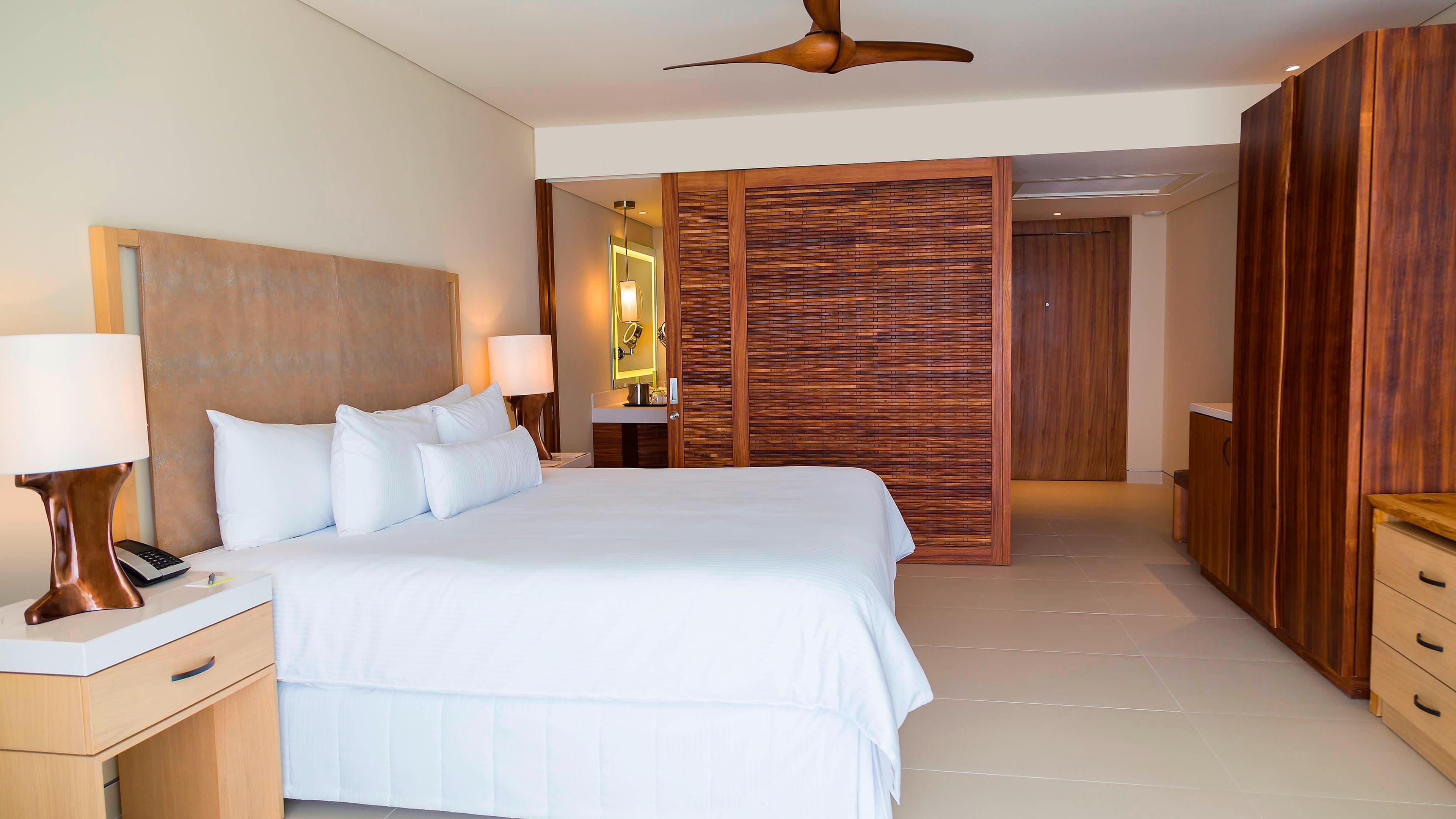 Classic Balcony 1 King - Image 1