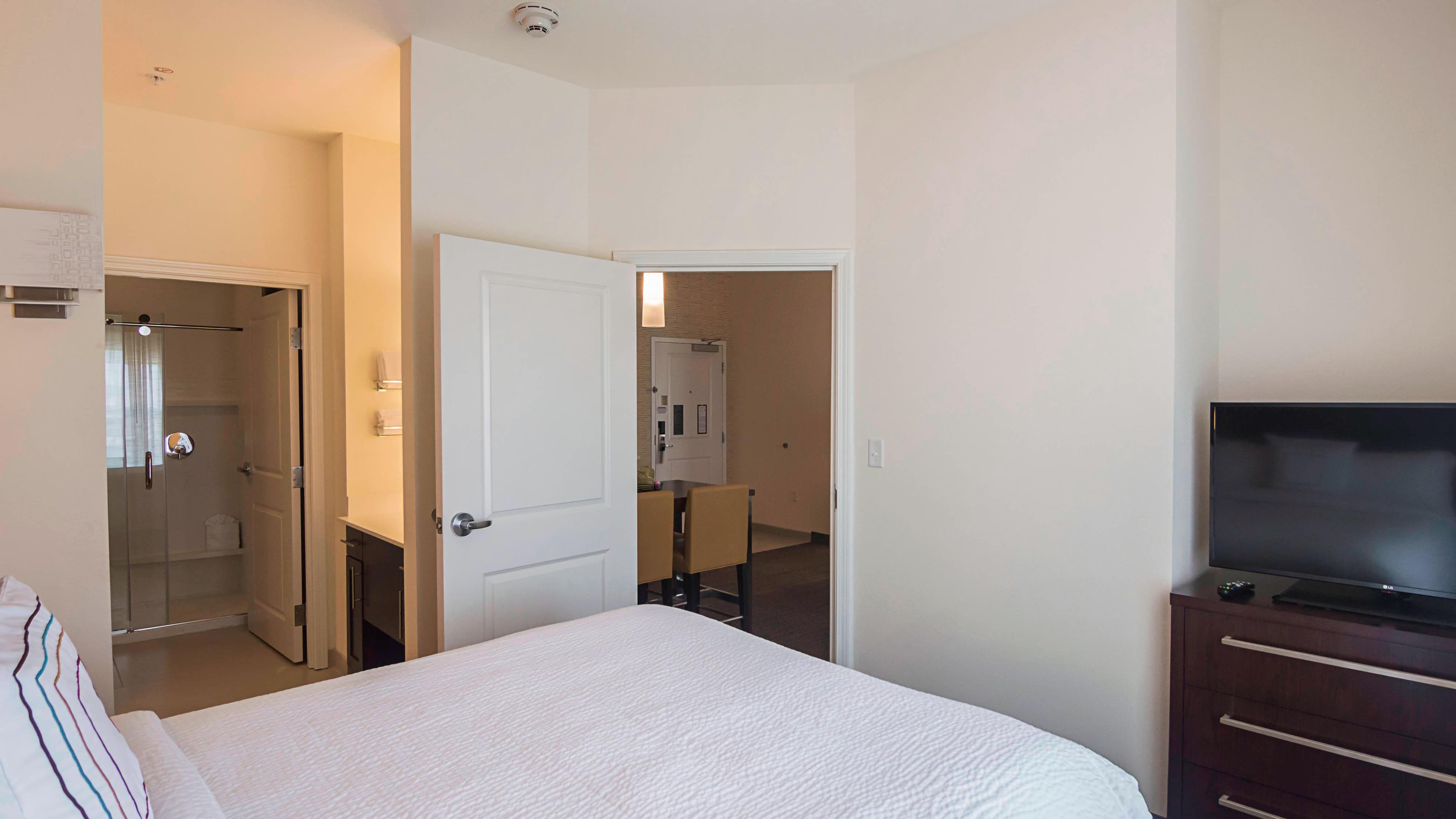 1 Bedroom Suite - Image 1