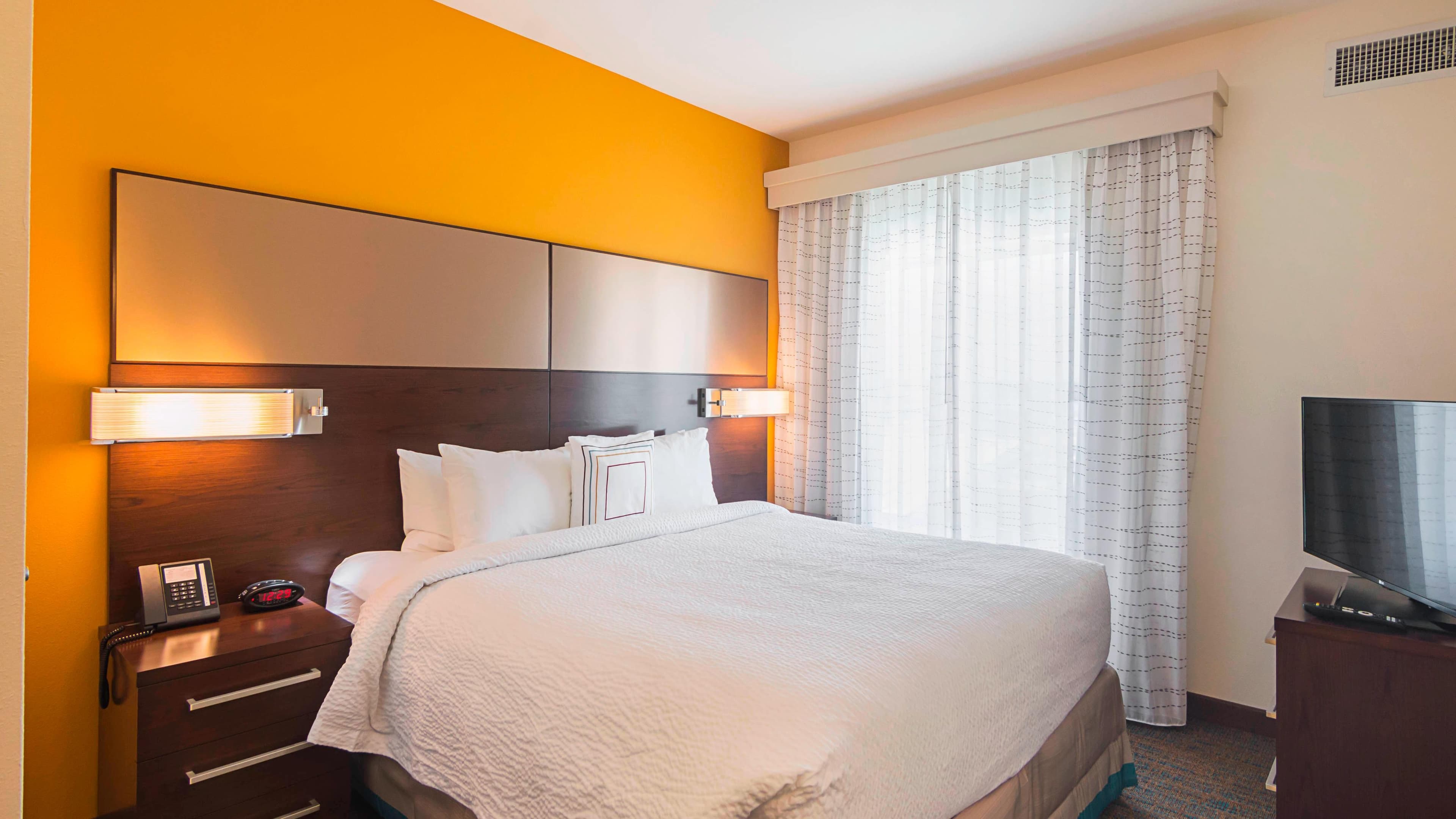 1 Bedroom Suite - Image 2