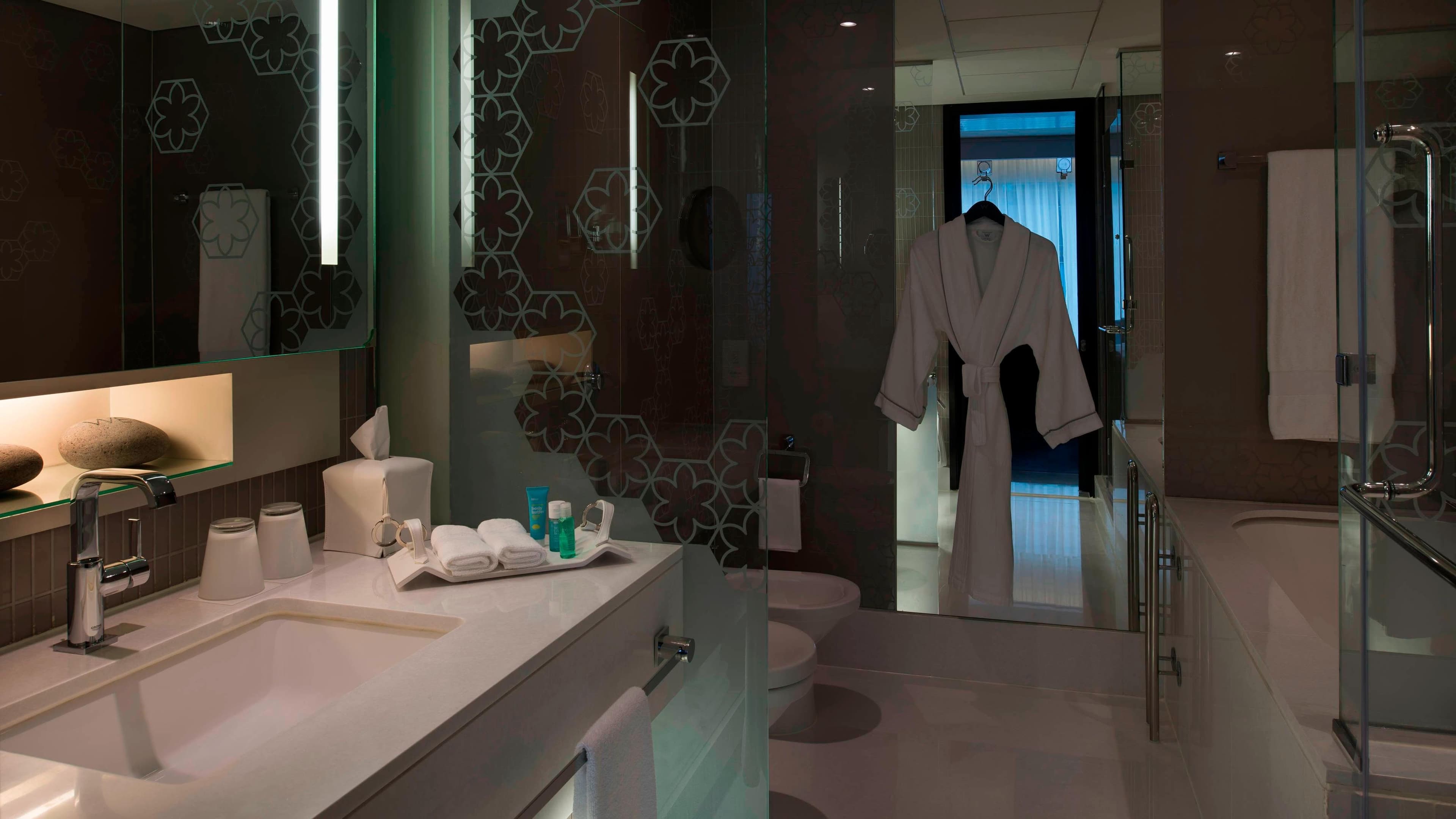 Spectacular Room - Image 4