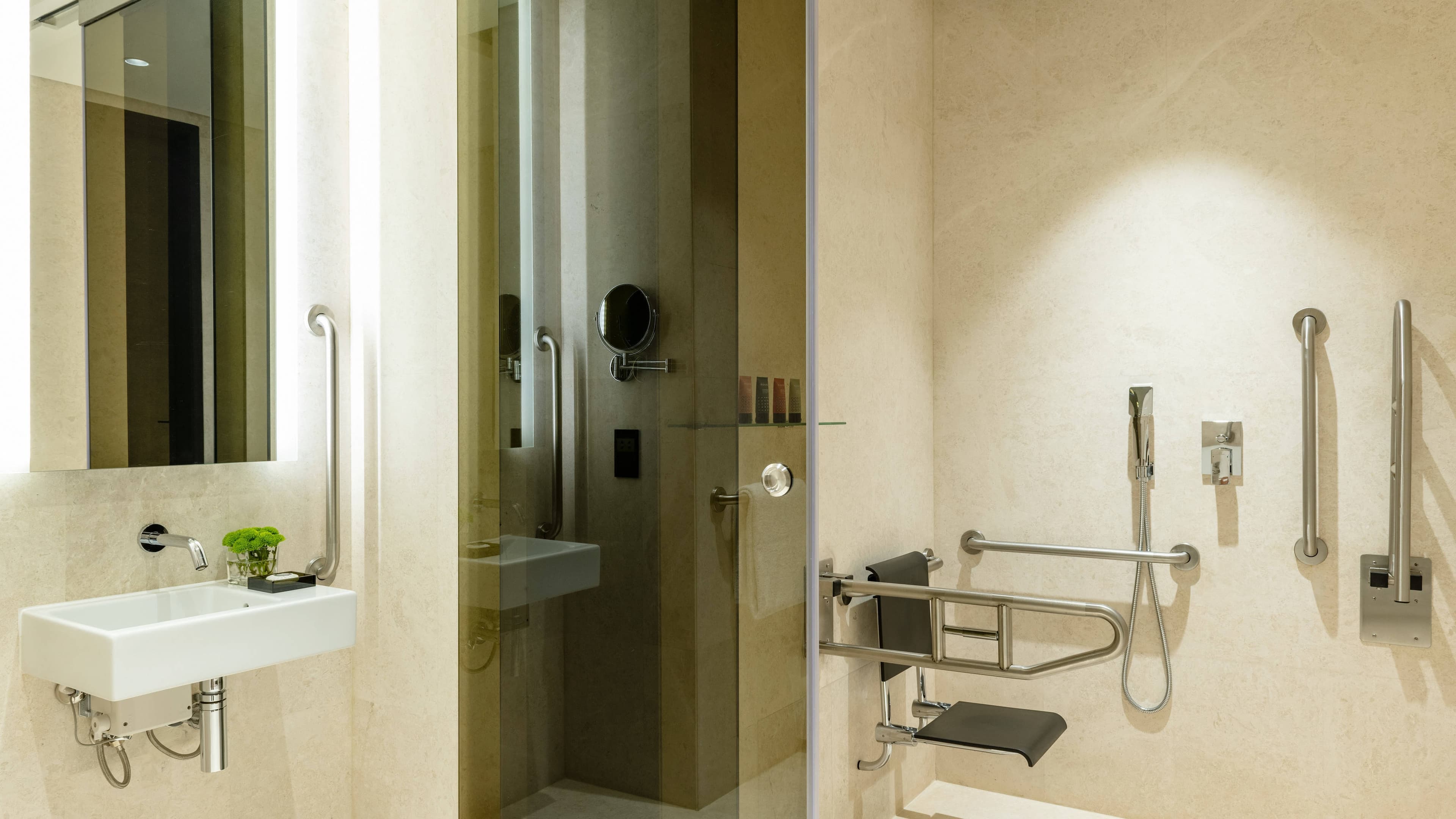 Deluxe Room - Image 3