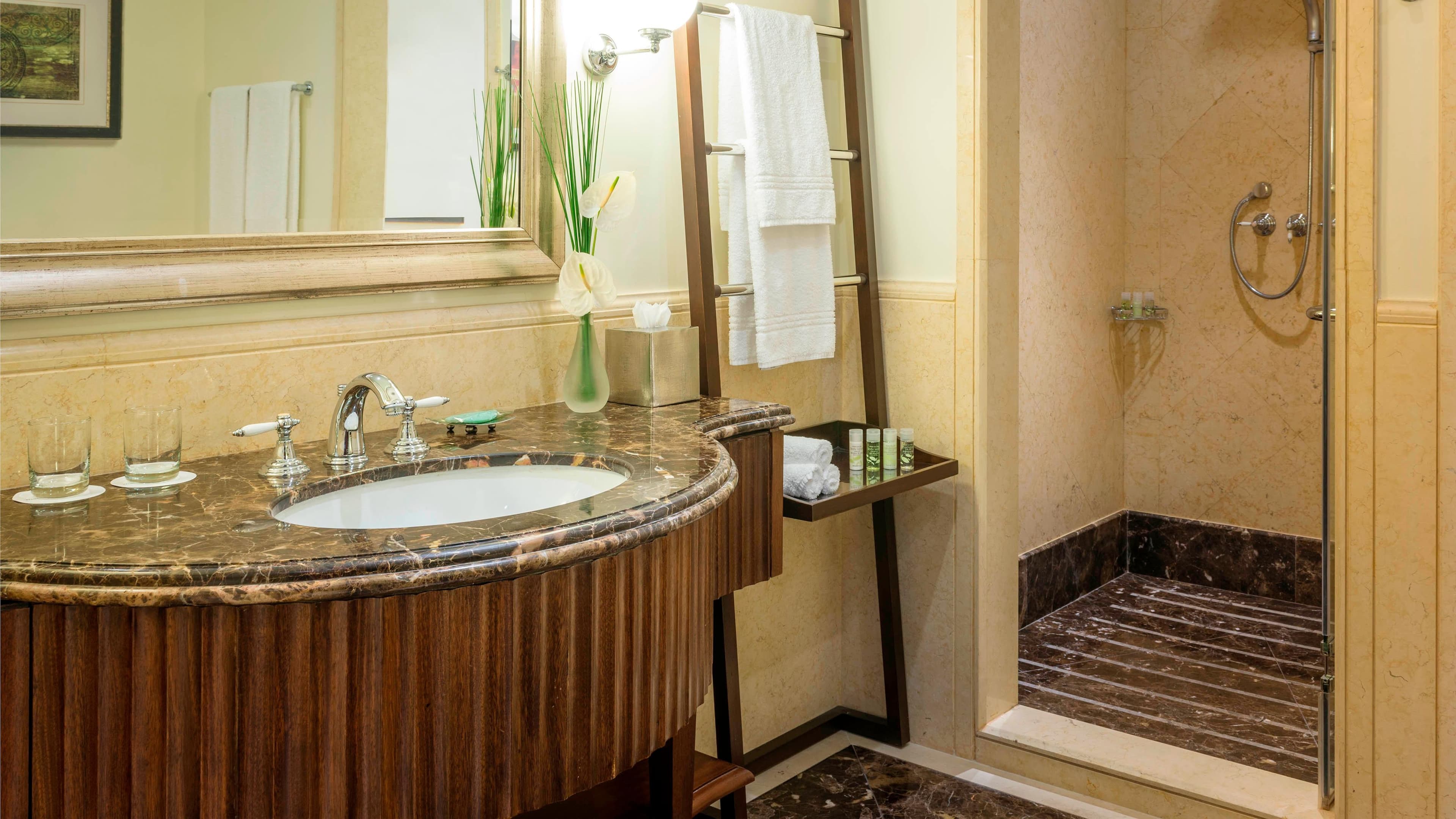 Deluxe Sea View - Image 3