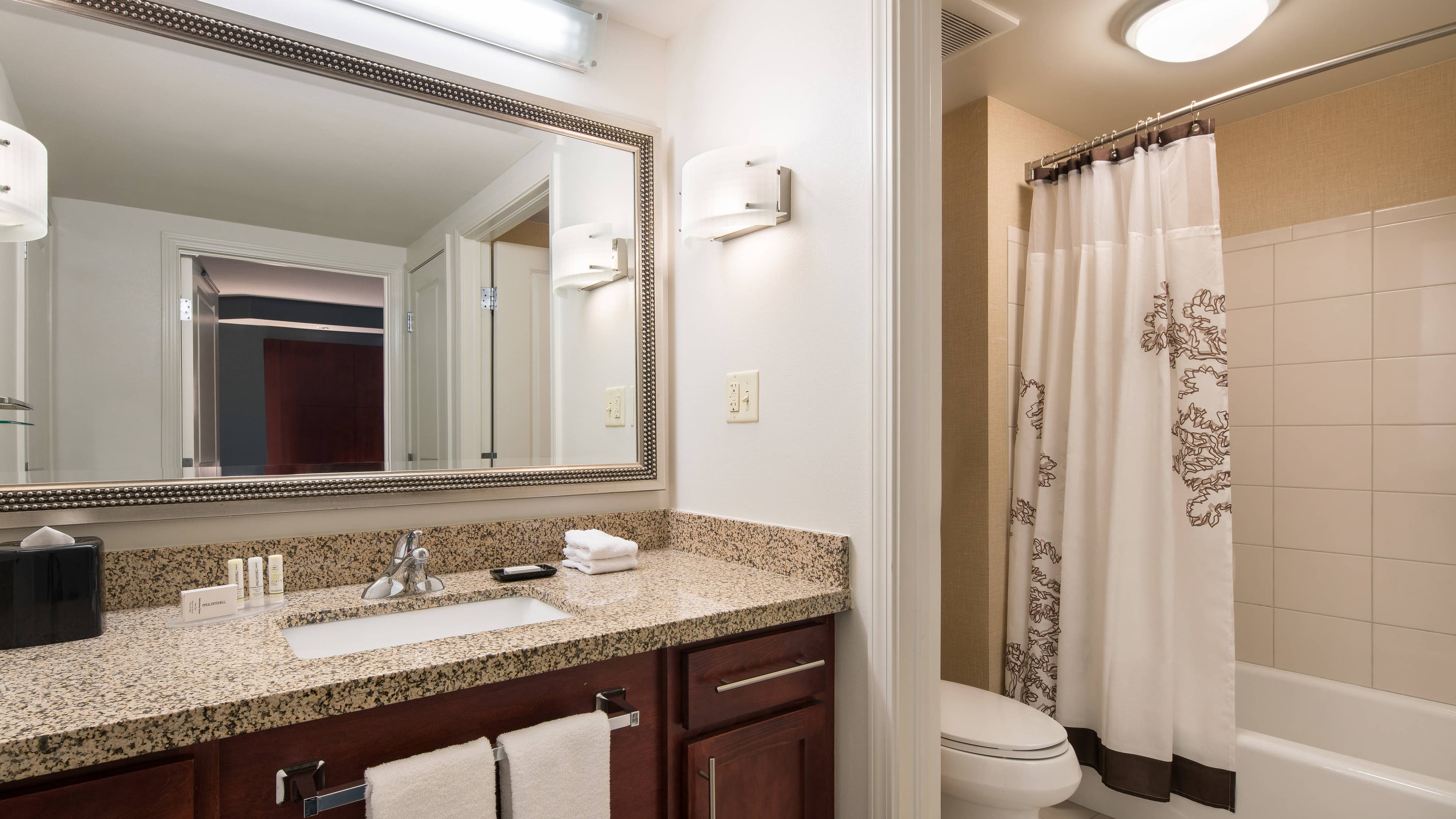 King Studio Guest Room - Image 4