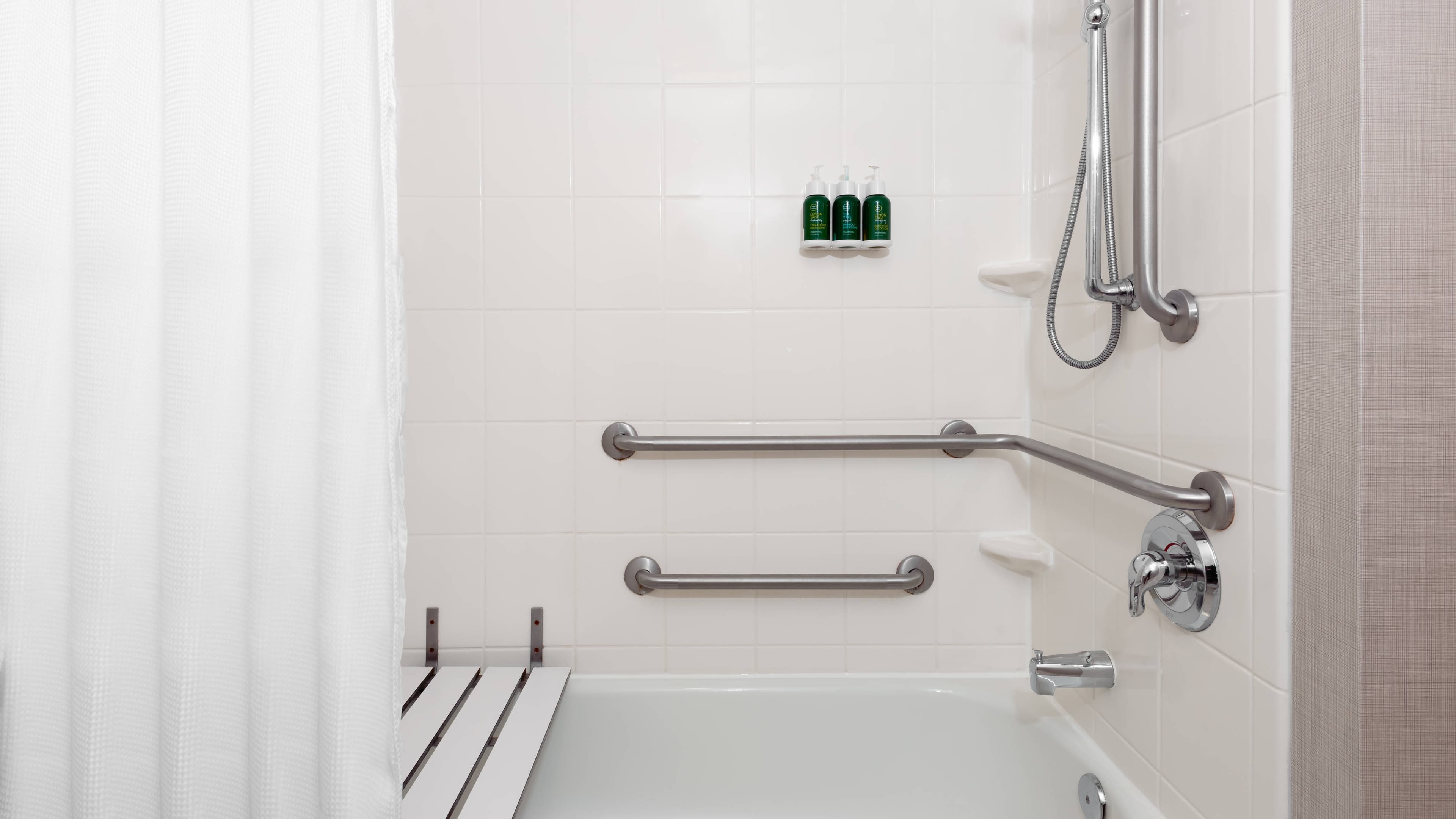 1 Bedroom 2 room Suite - Image 11