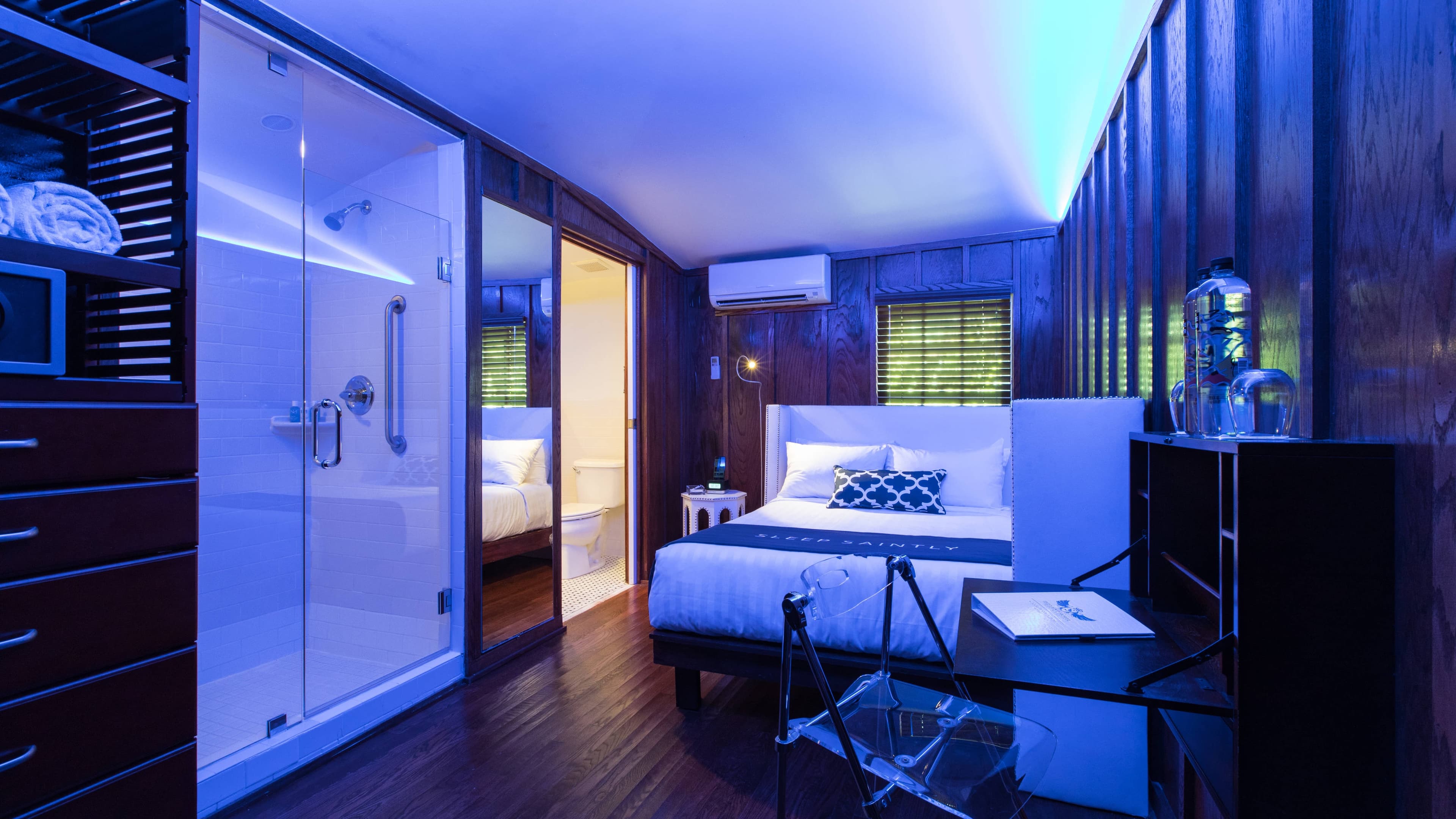 Petite Room - Image 1