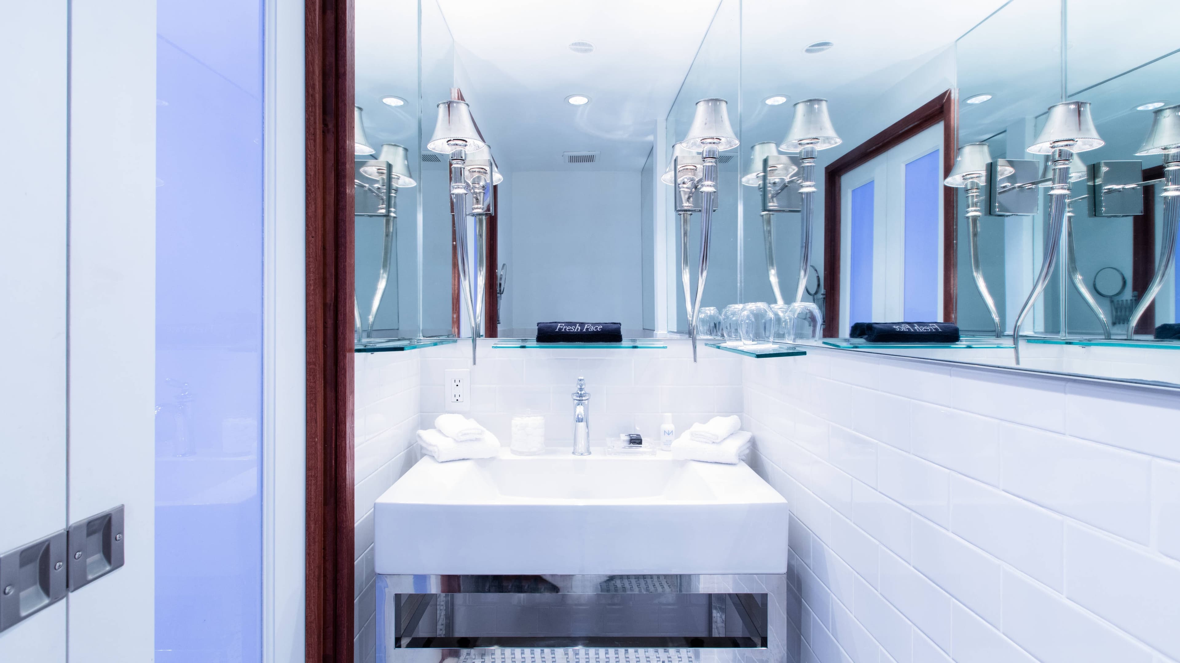 Petite Room - Image 4