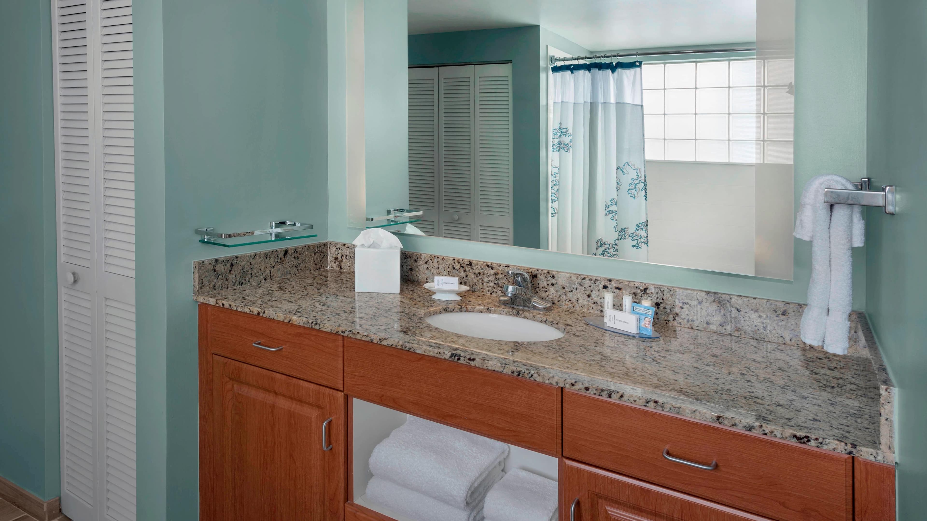 1 King with Balcony - Image 4