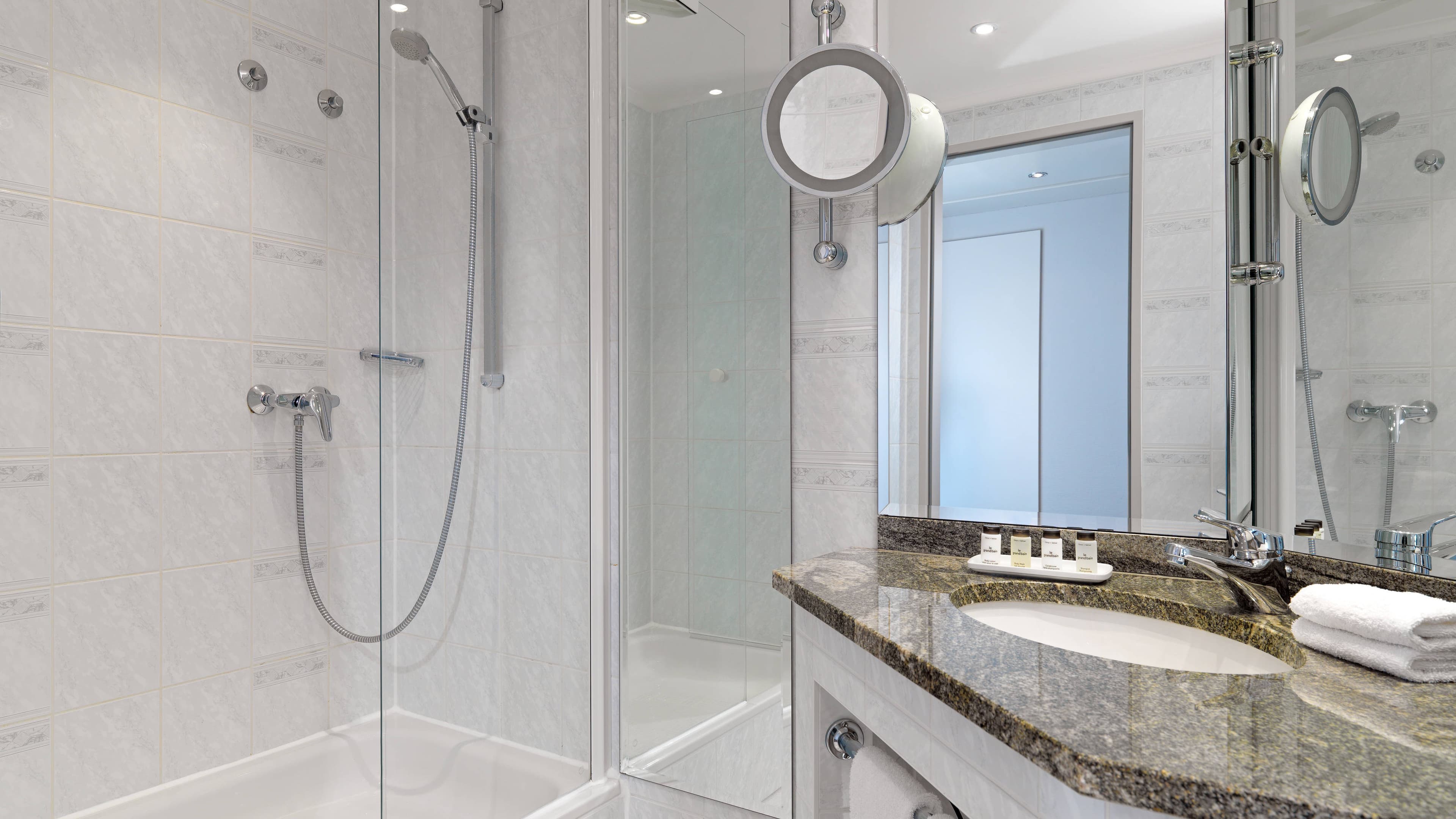 Superior Room - Image 8