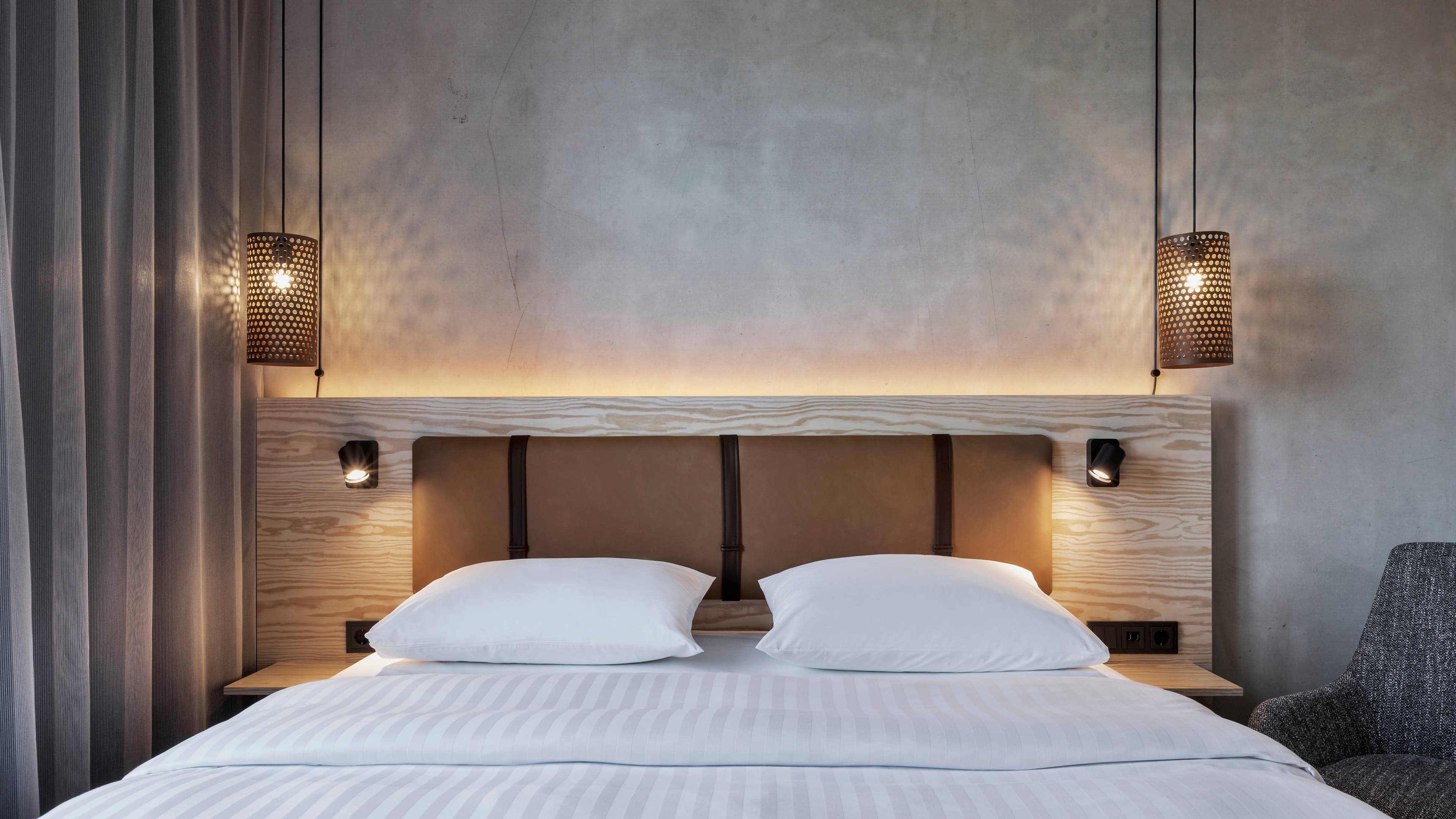 Moxy Queen Sleeper - Image 1