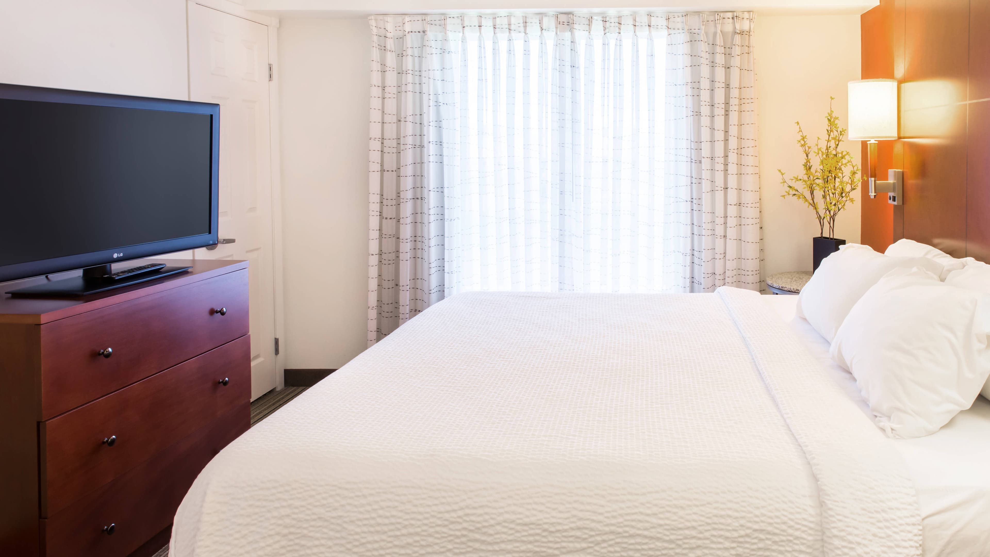 1 Bedroom Suite - Image 2