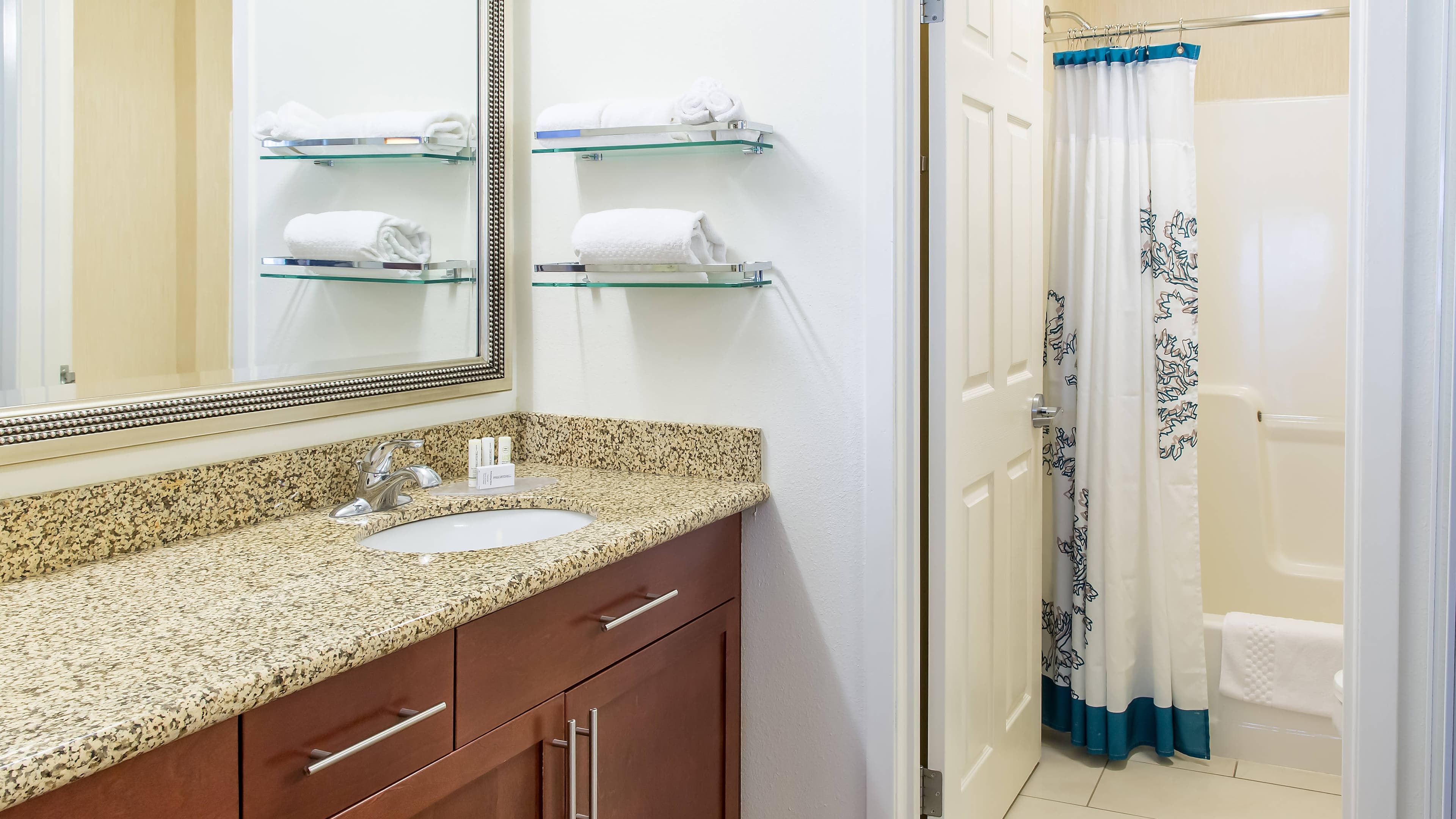 1 Bedroom Suite - Image 7