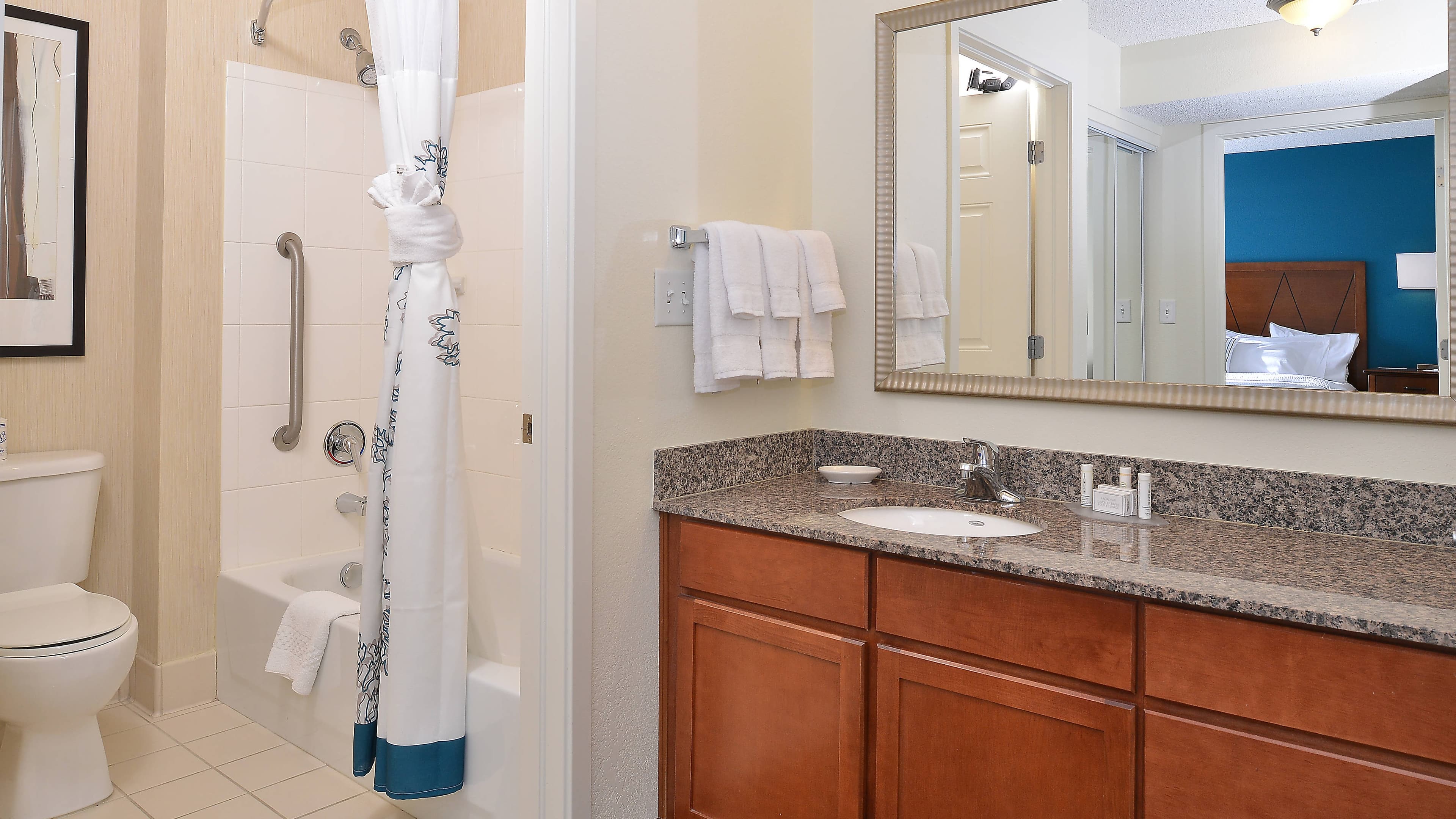 One Bedroom Suite - Image 6