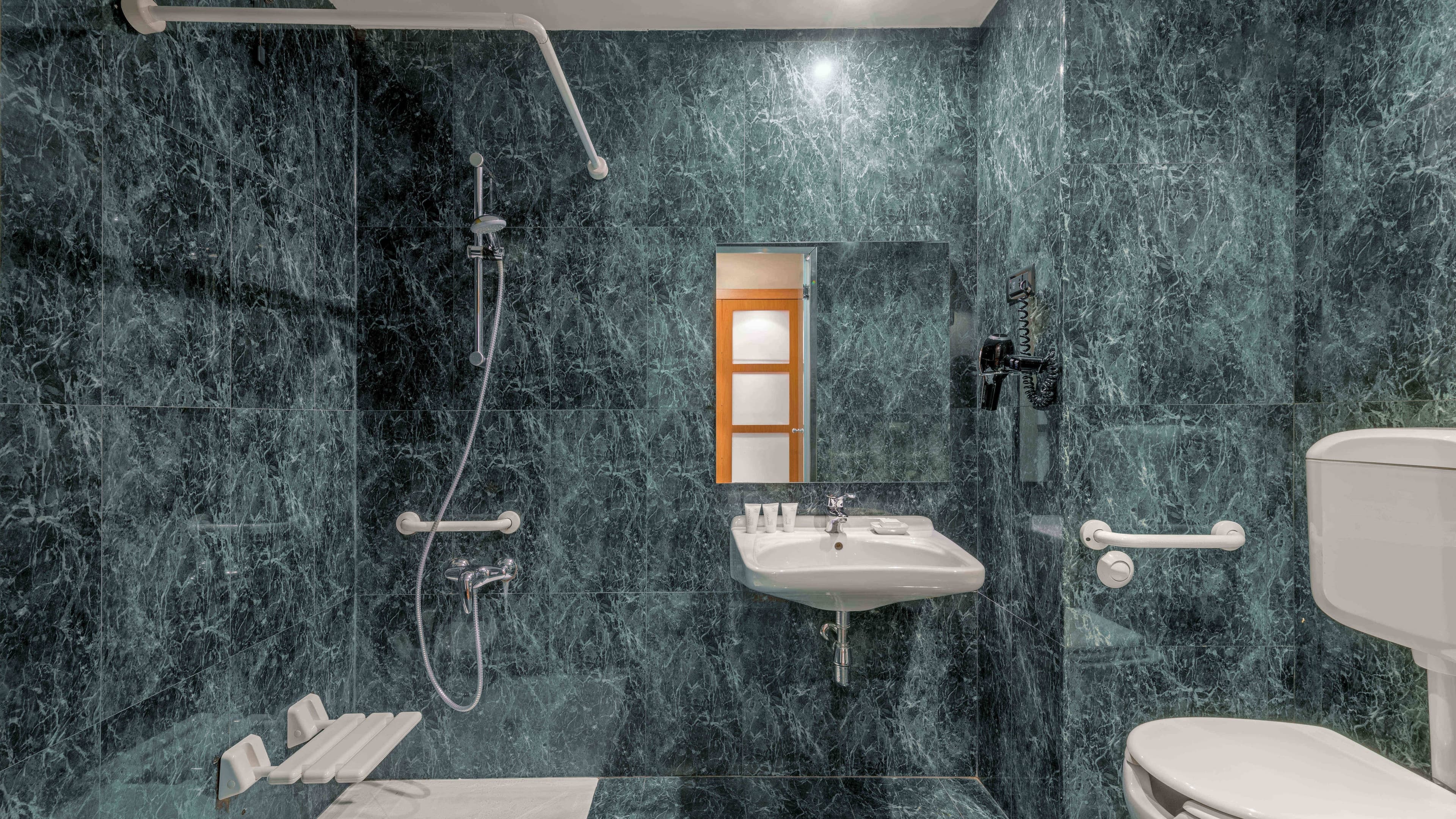 Standard Twin - Image 8