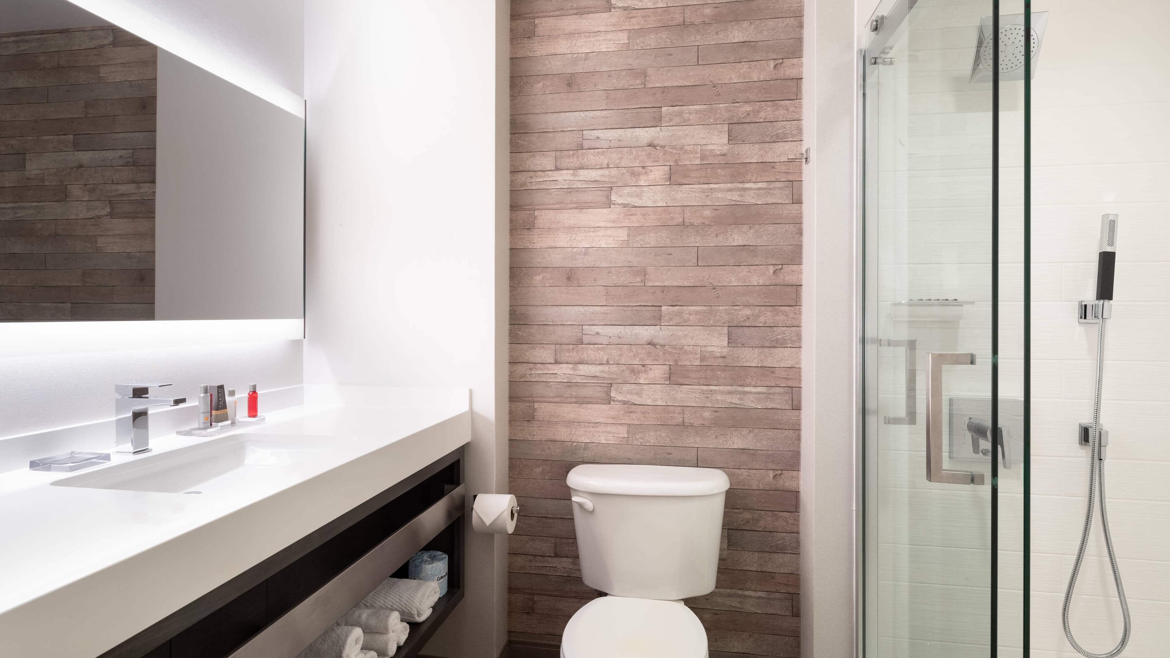 2 Queen(s) - Image 3