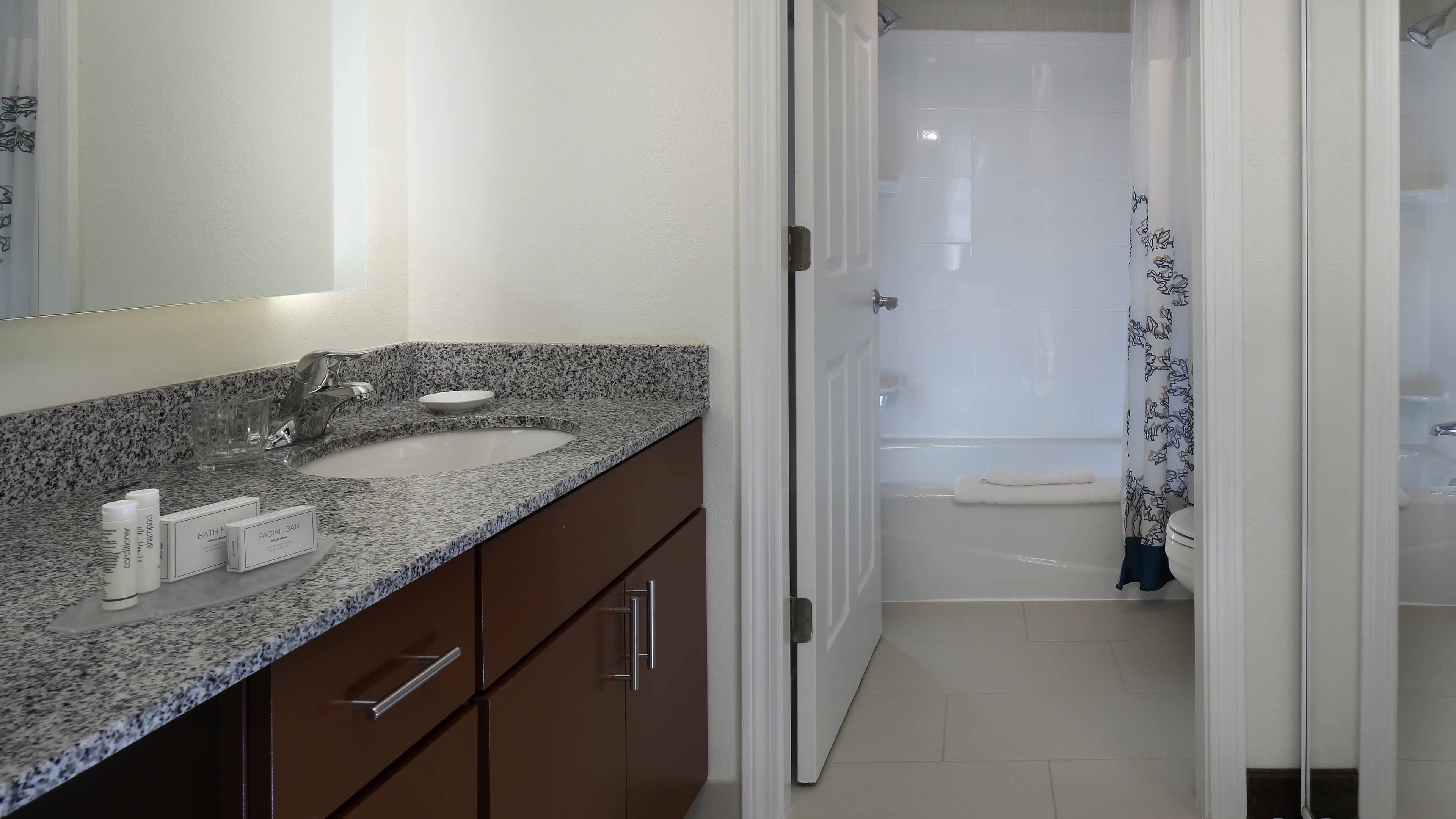 1 Bedroom 2 Room Suite - Image 8