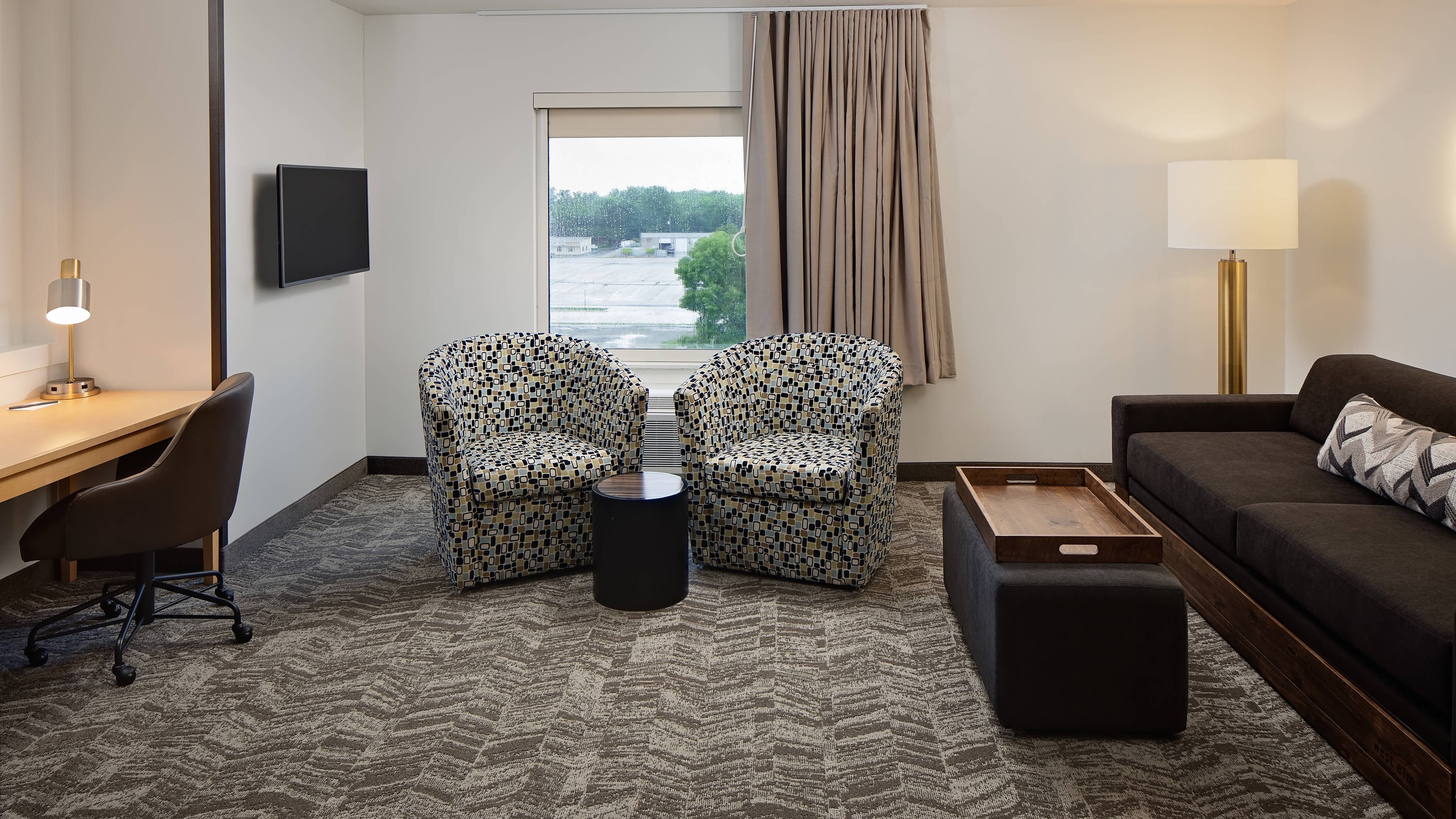 1 Bedroom Suite - Image 1