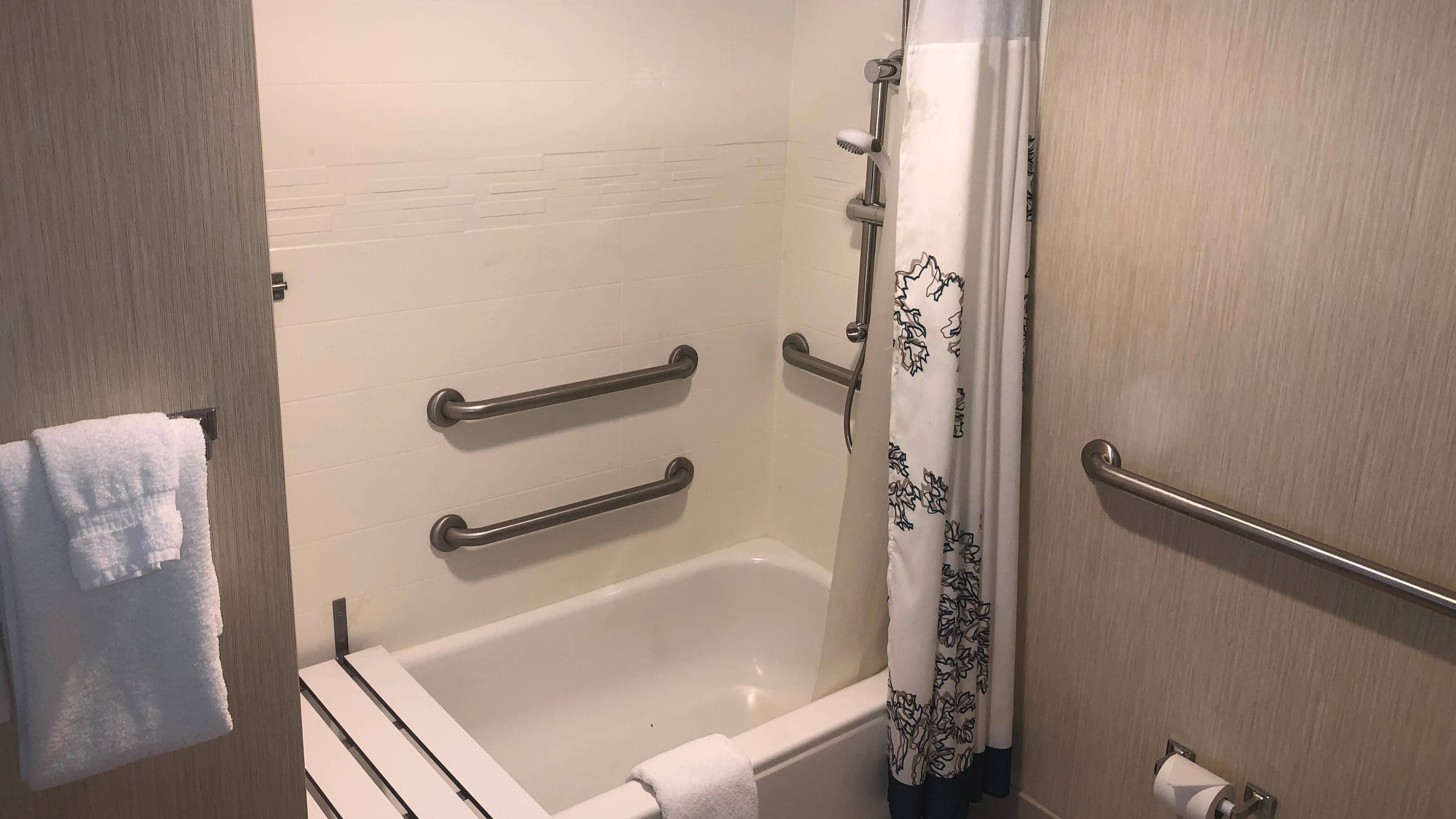 One Bedroom Suite - Image 6