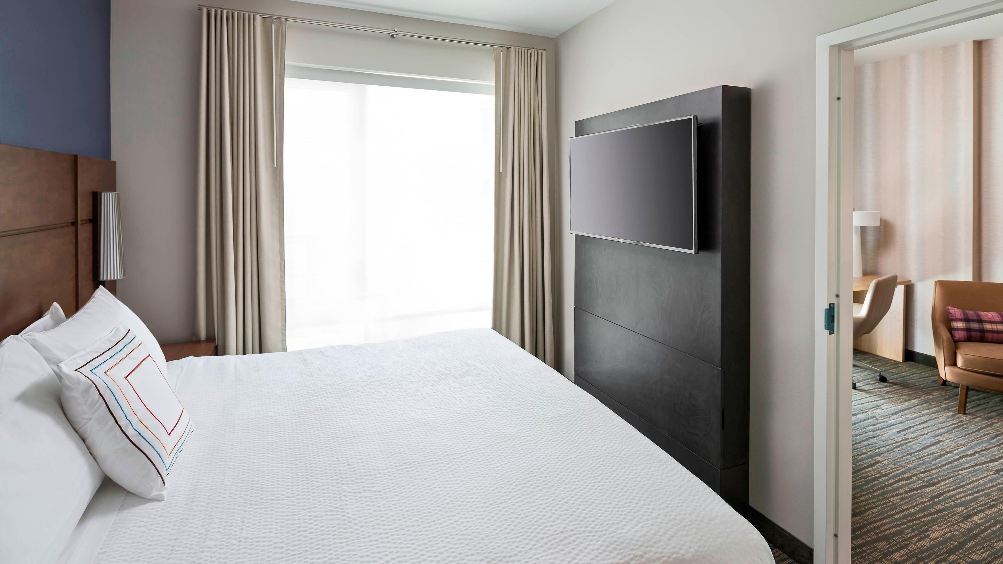 1 Bedroom Family Suite - Image 2