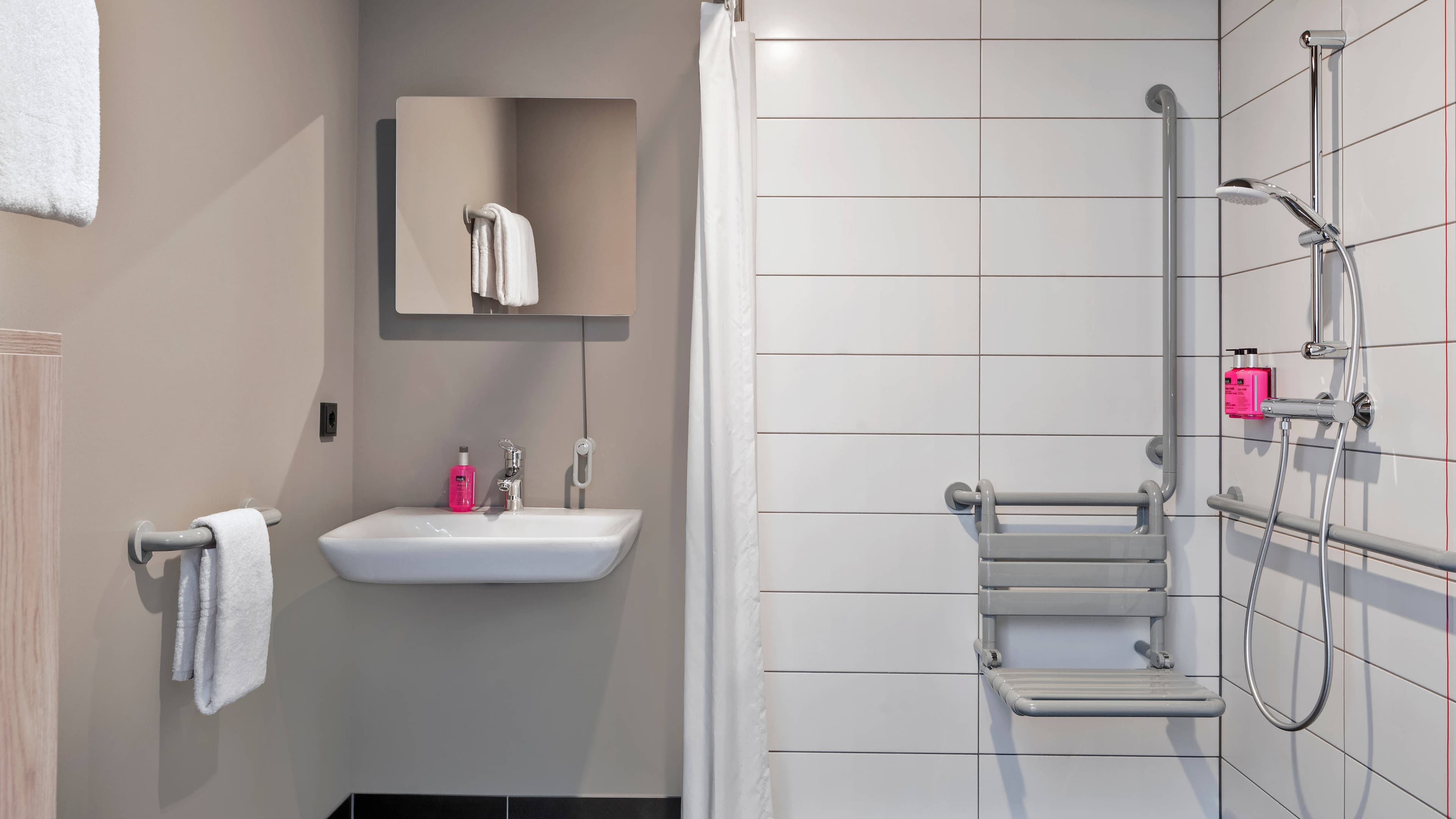 Moxy Sleeper Queen - Image 3