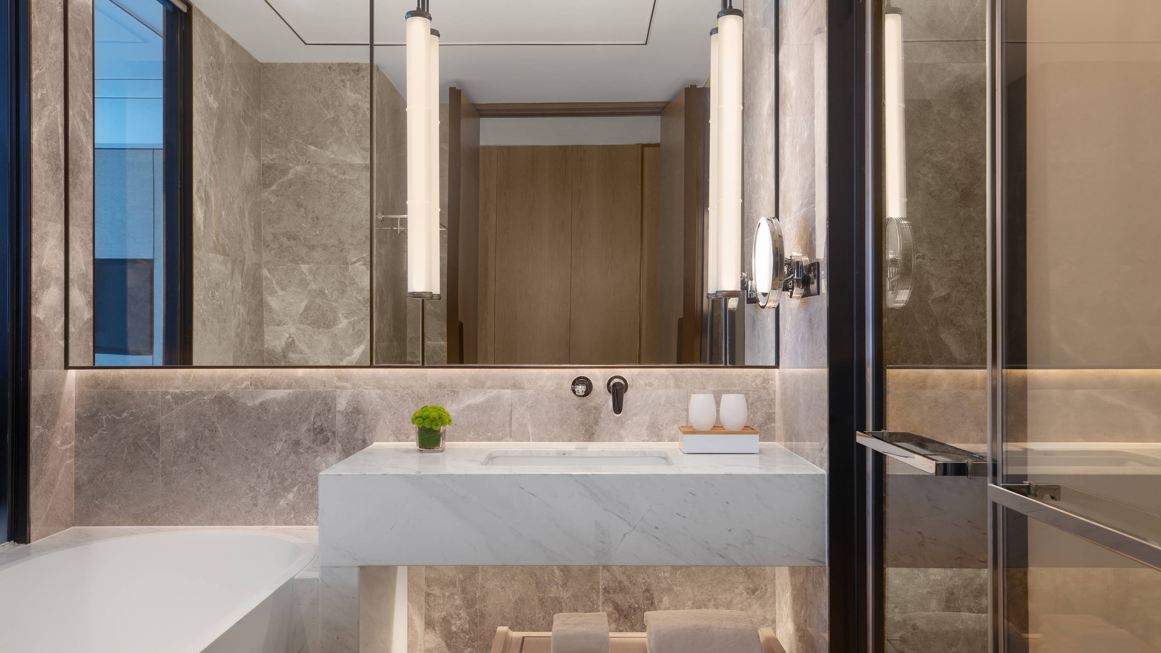 Deluxe King - Image 3