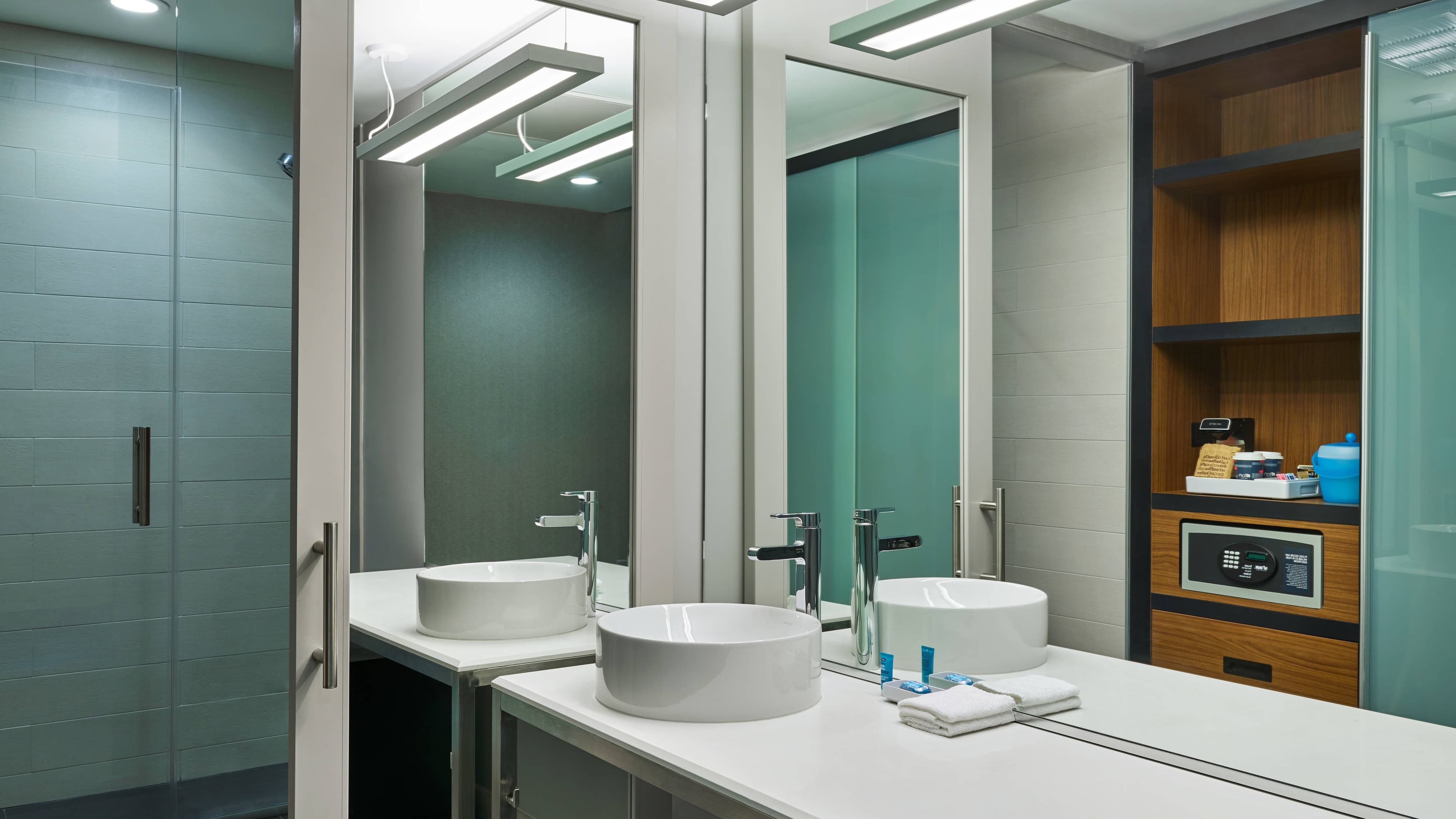 King Guest Room - Image 4