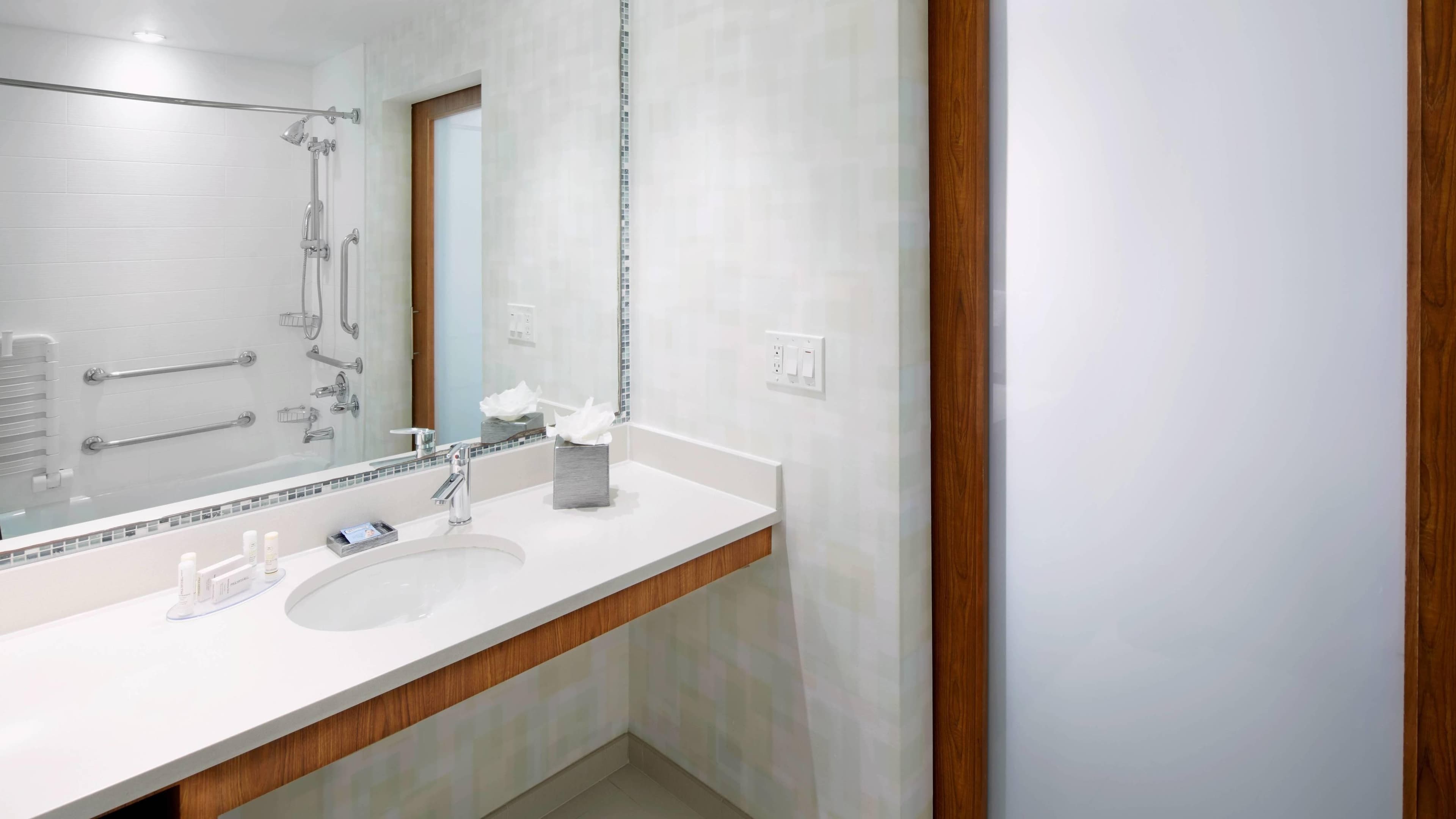 Queen Queen Suite - Image 5