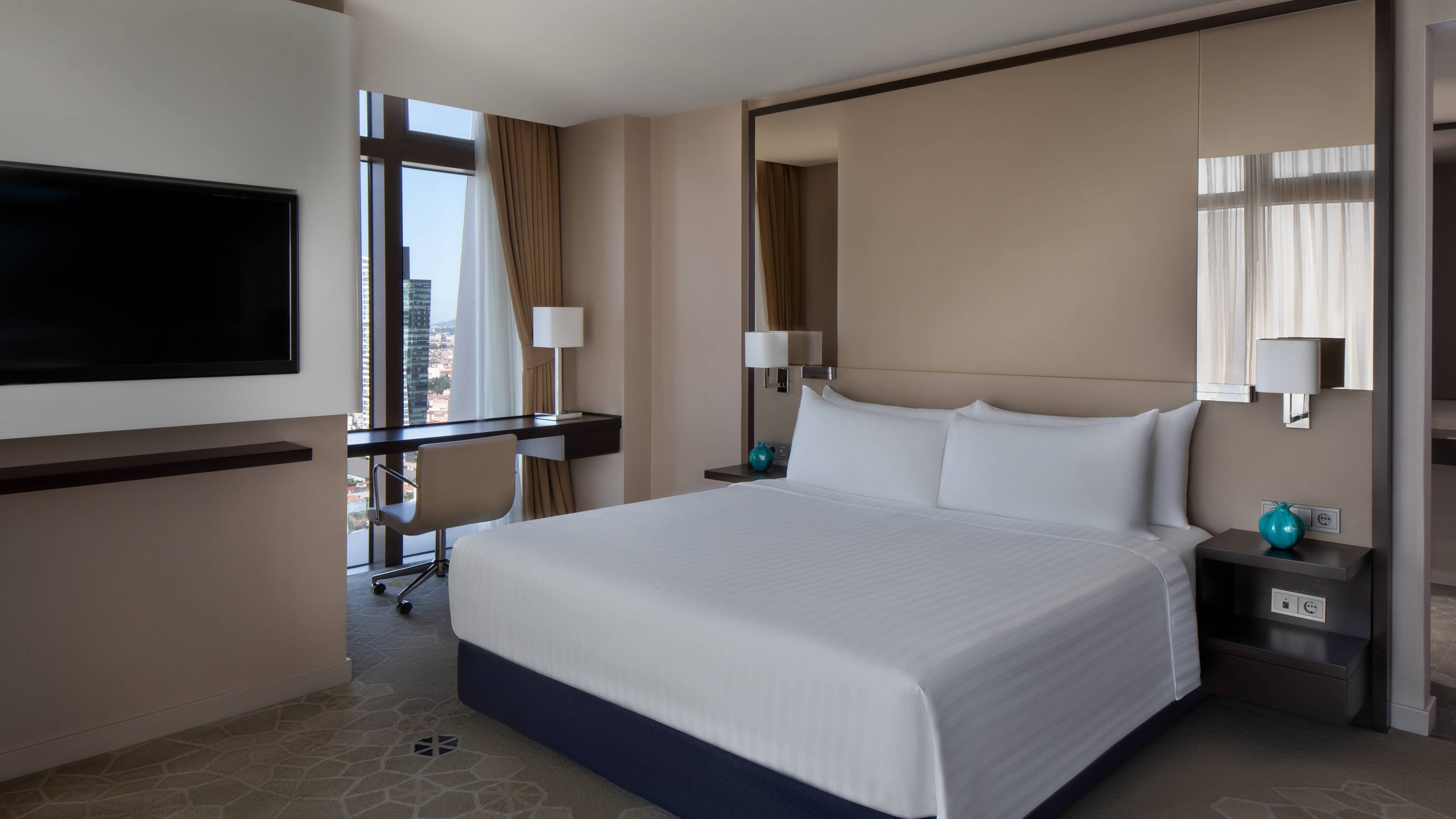 Deluxe Room - Image 1