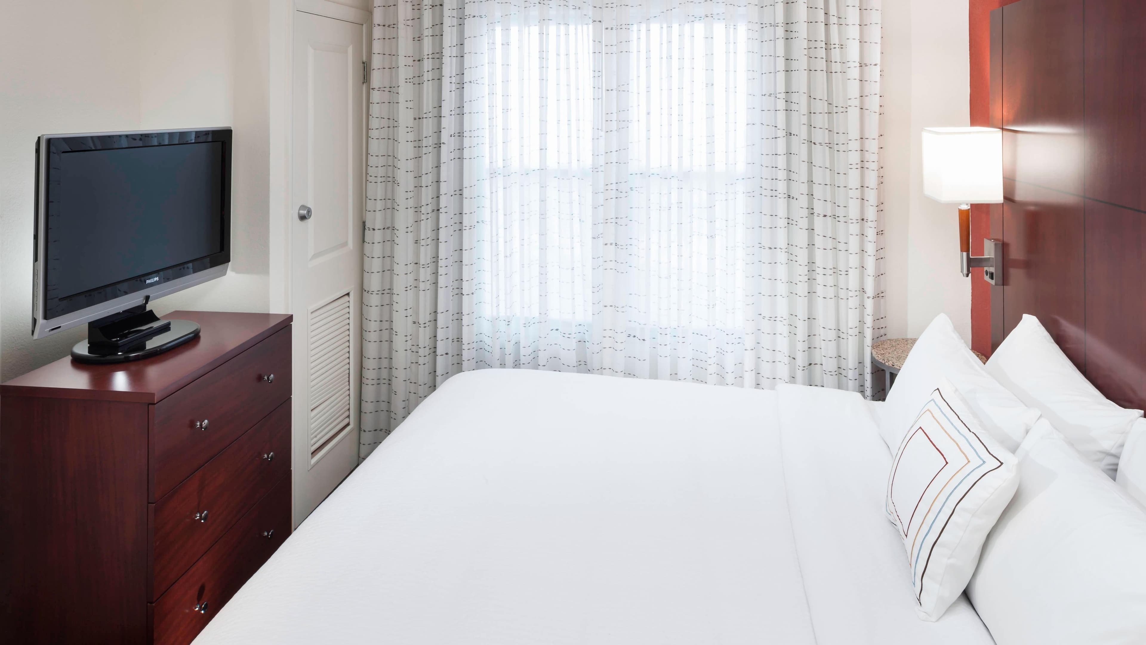 1 Bedroom Suite - Image 2