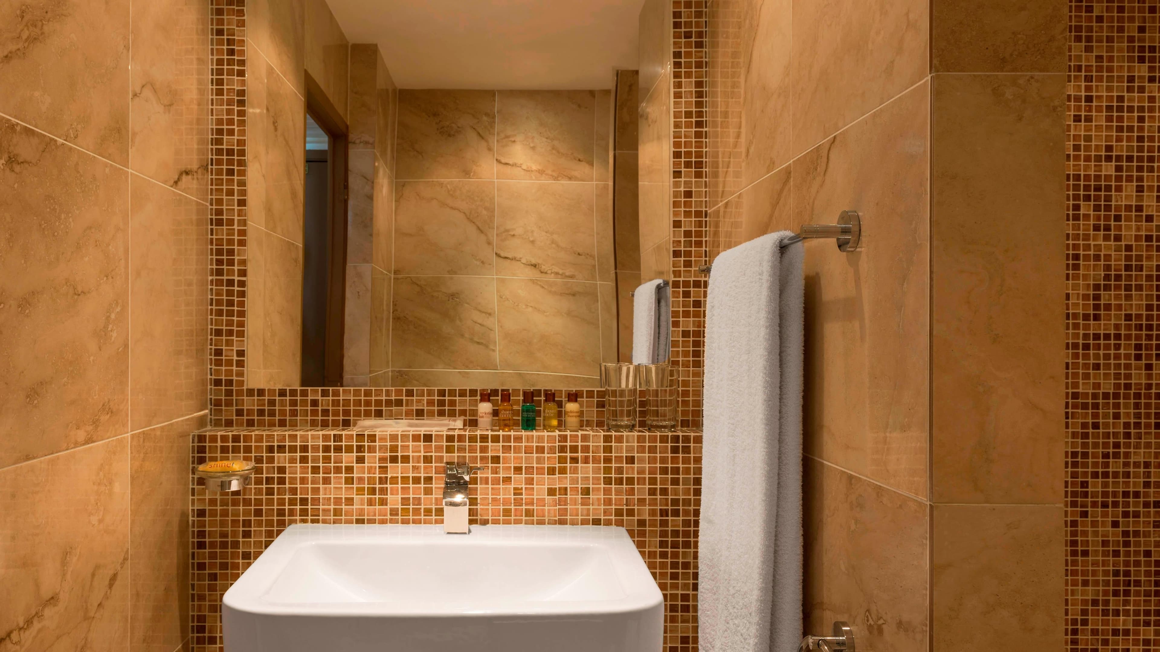 Standard Queen Sea View - Image 3