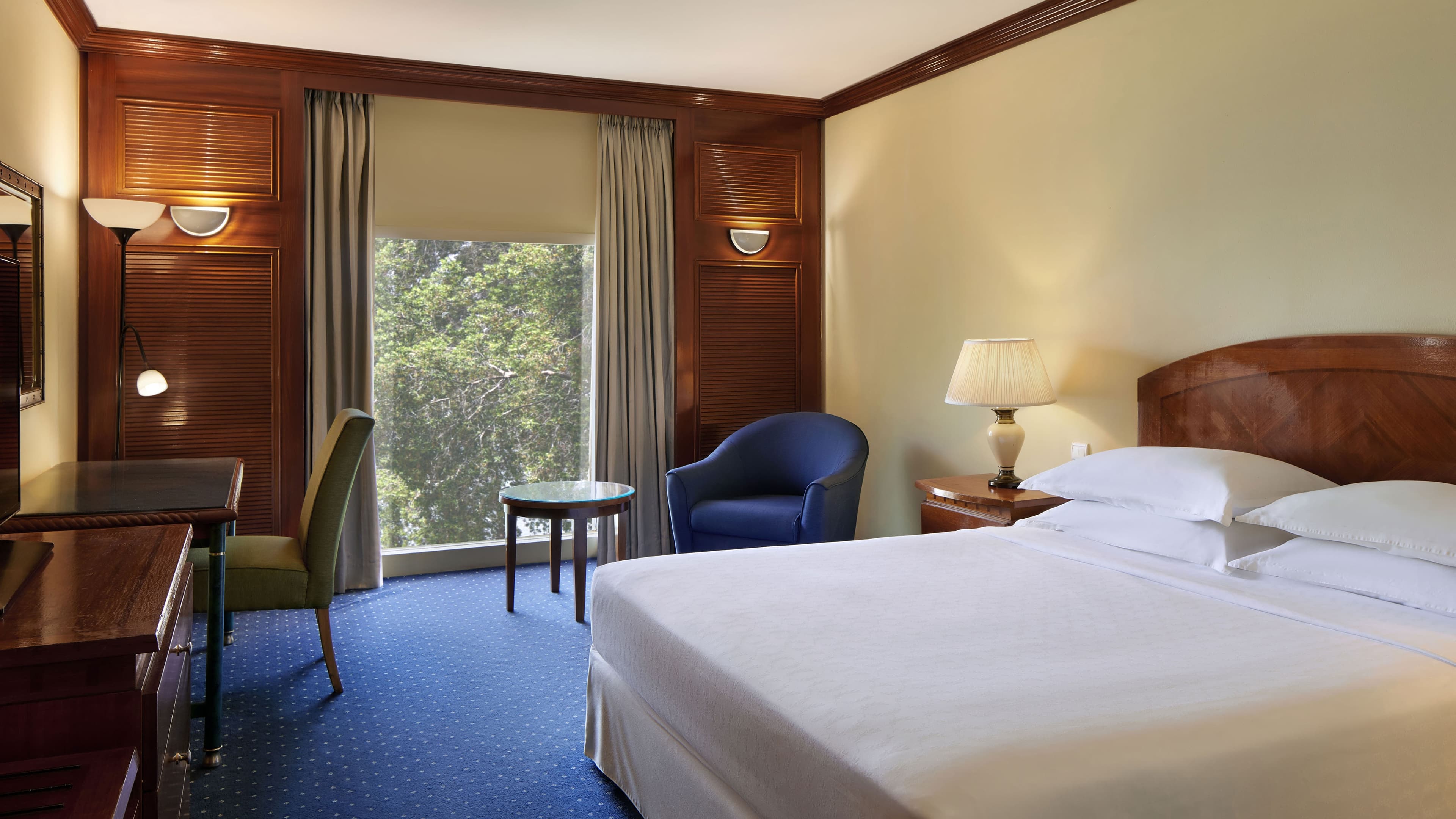 Standard Queen Sea View - Image 1