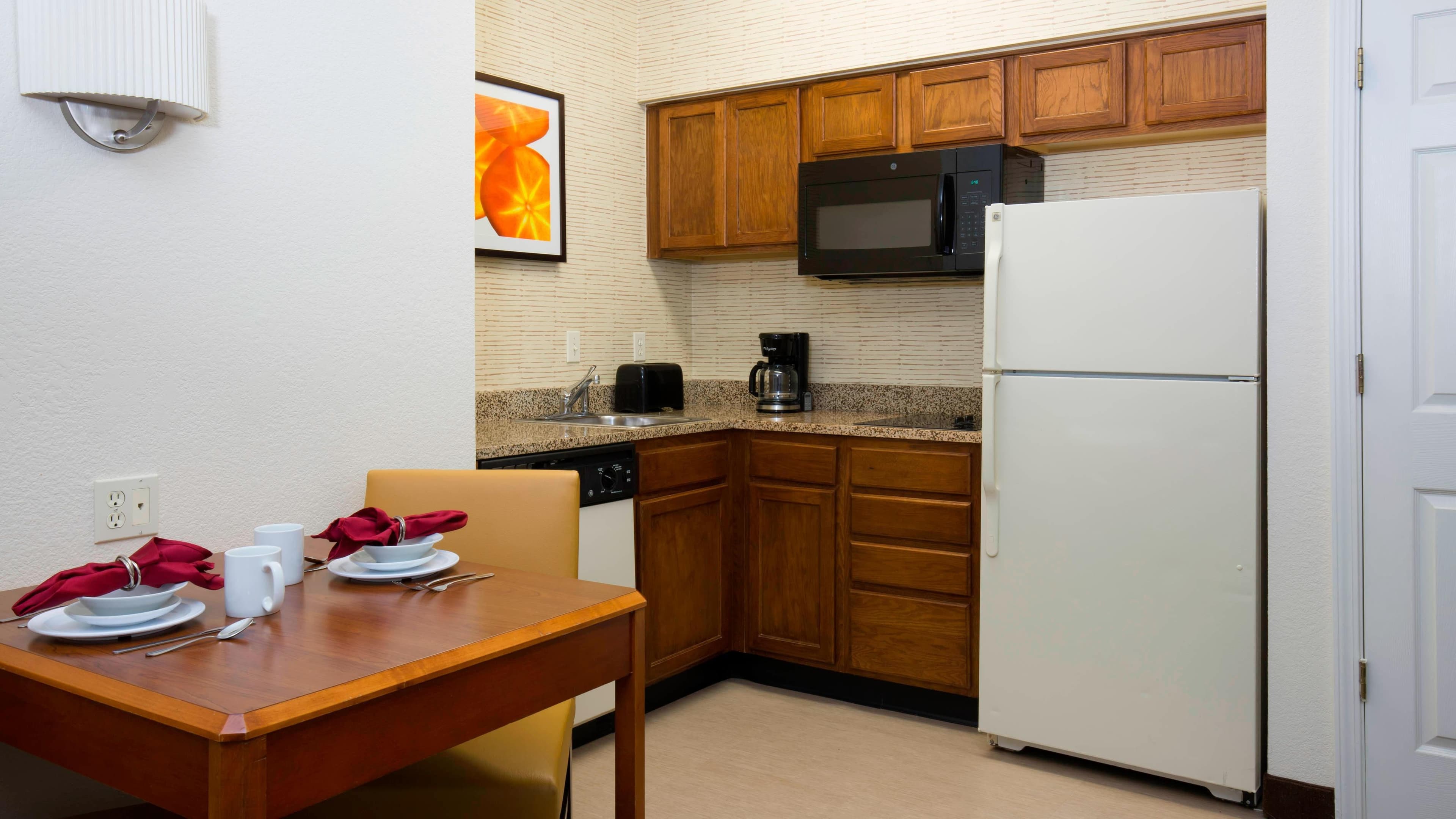 1 Bedroom 2 Room Suite - Image 2