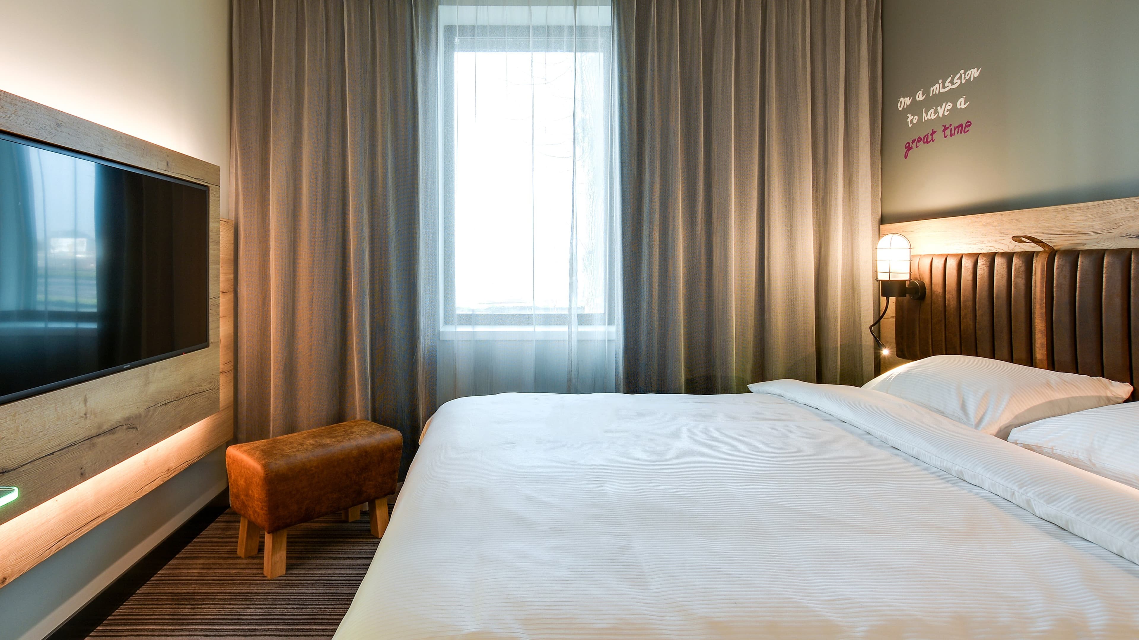 Moxy Sleeper Room - Image 1