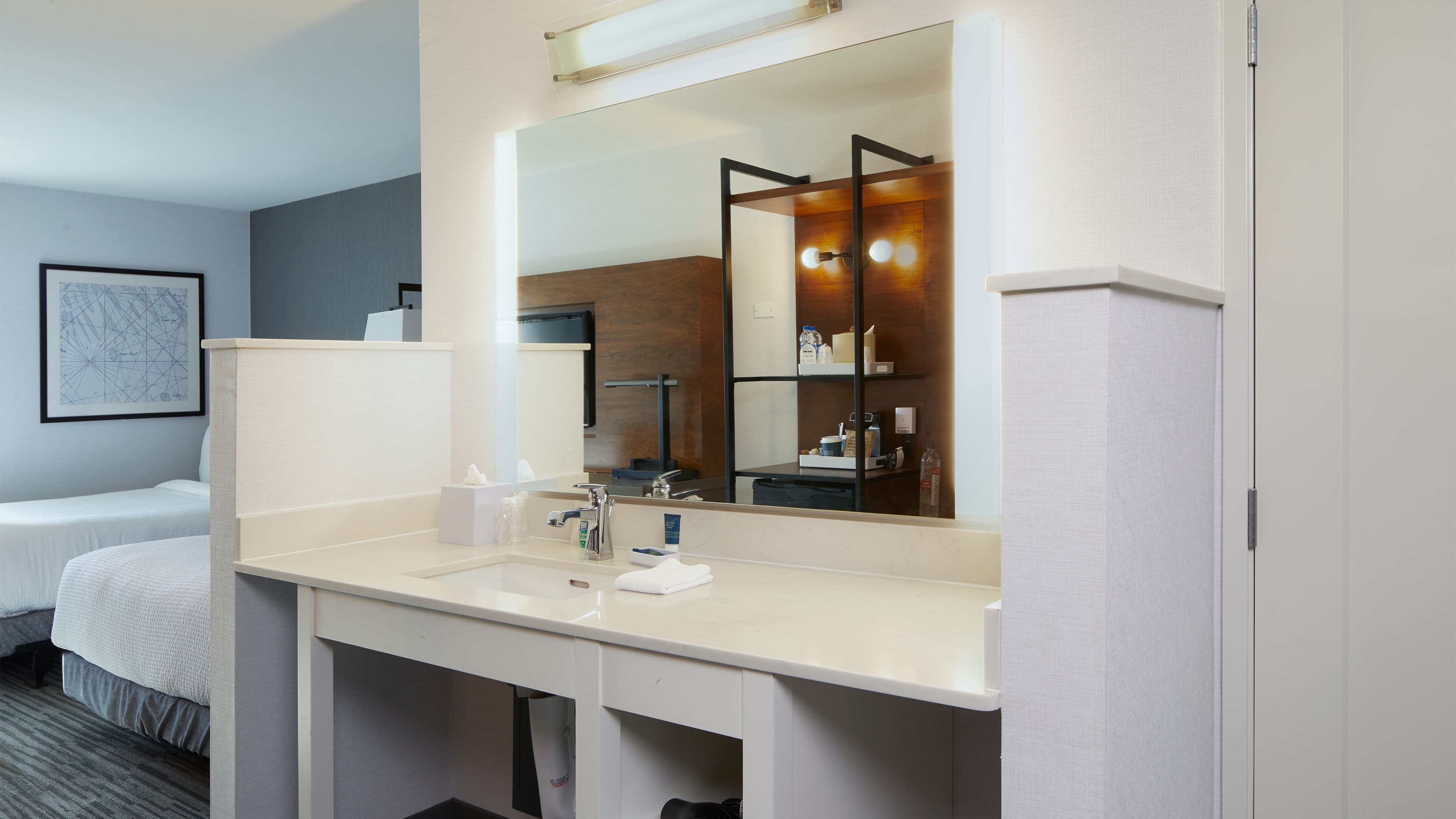 King Guest Room - Image 6