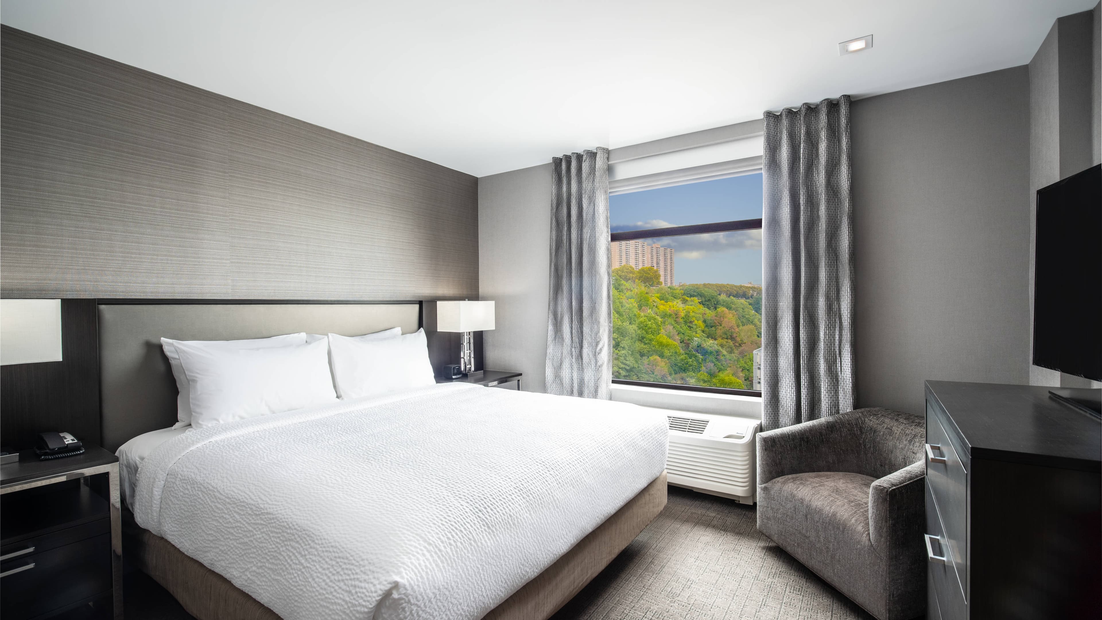 1 Bedroom Suite - Image 2