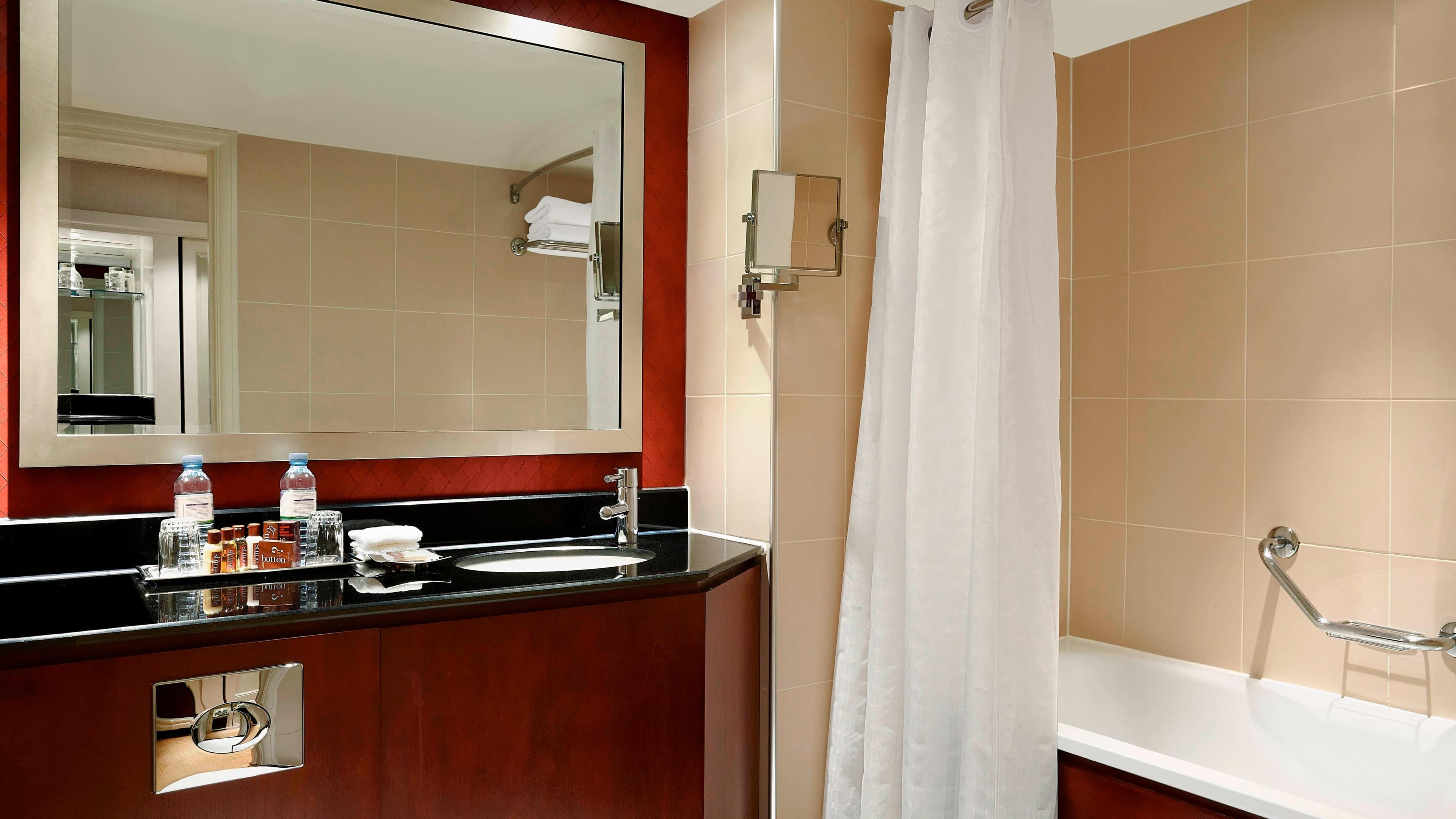 Deluxe Room - Image 4