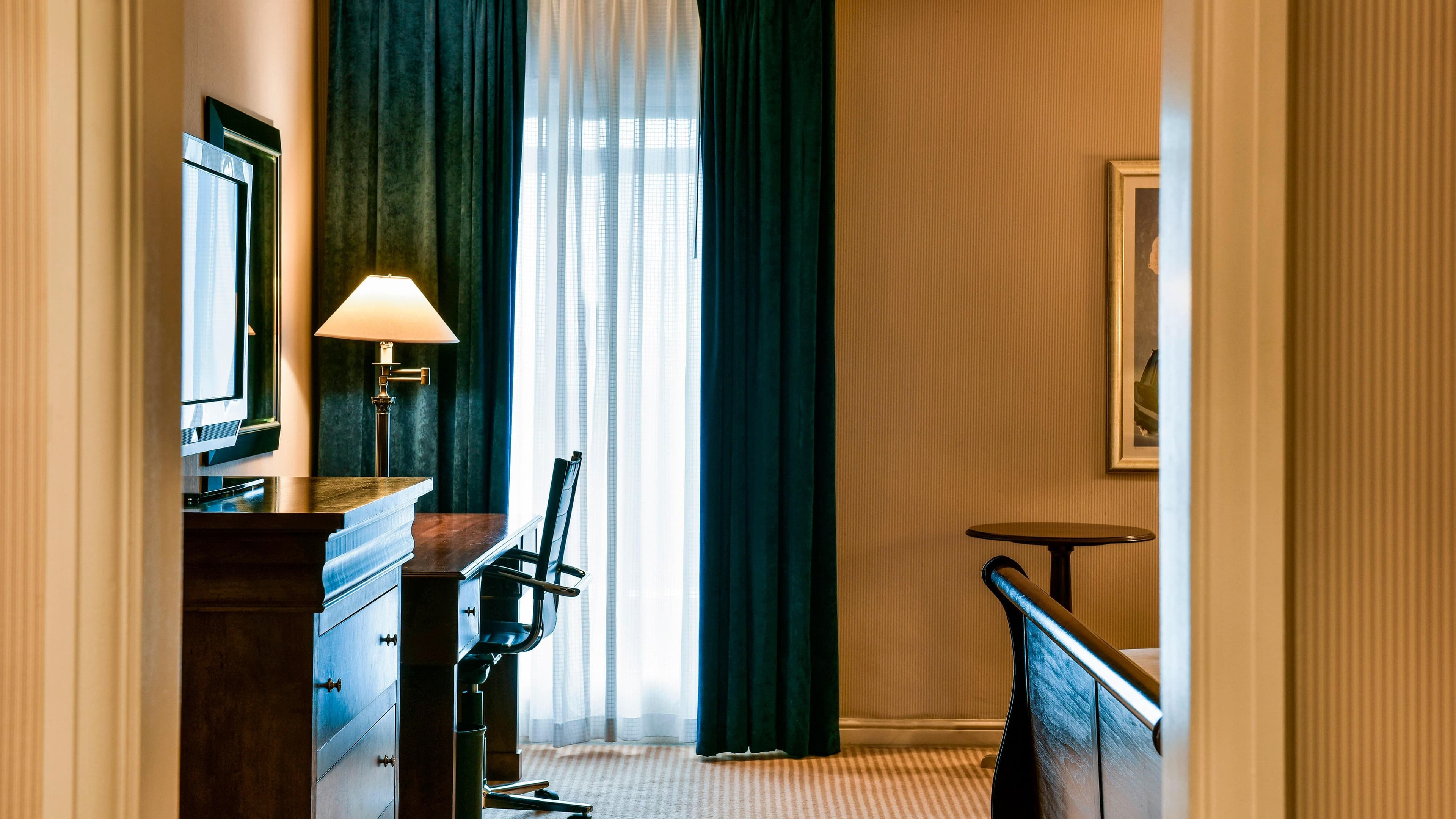 Deluxe Room - Image 2