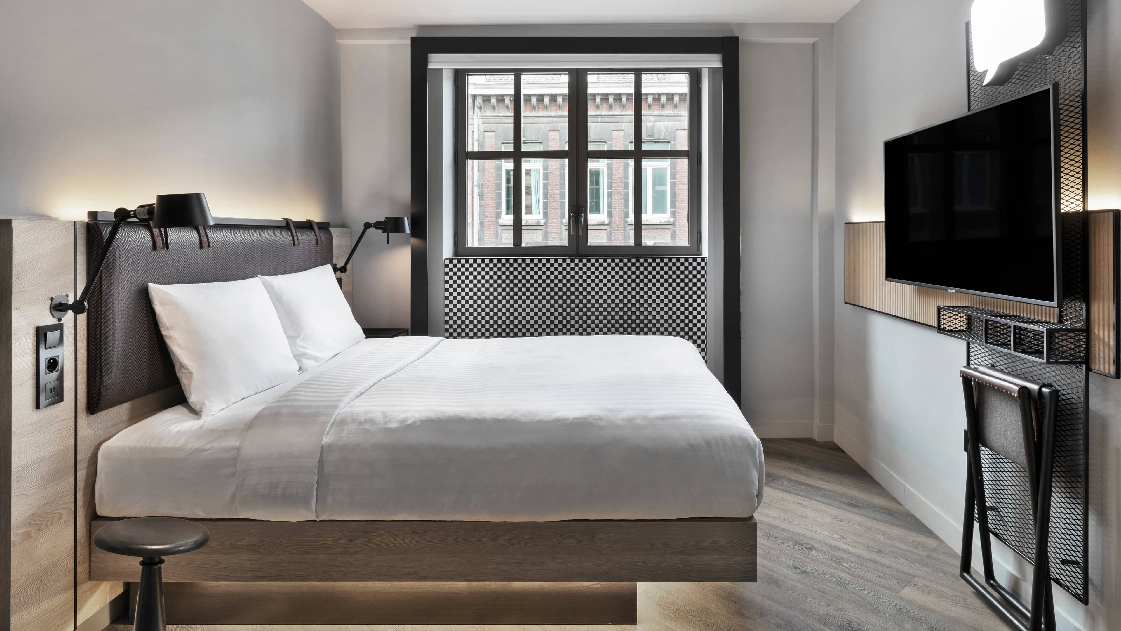 Moxy Sleeper Queen - Image 1