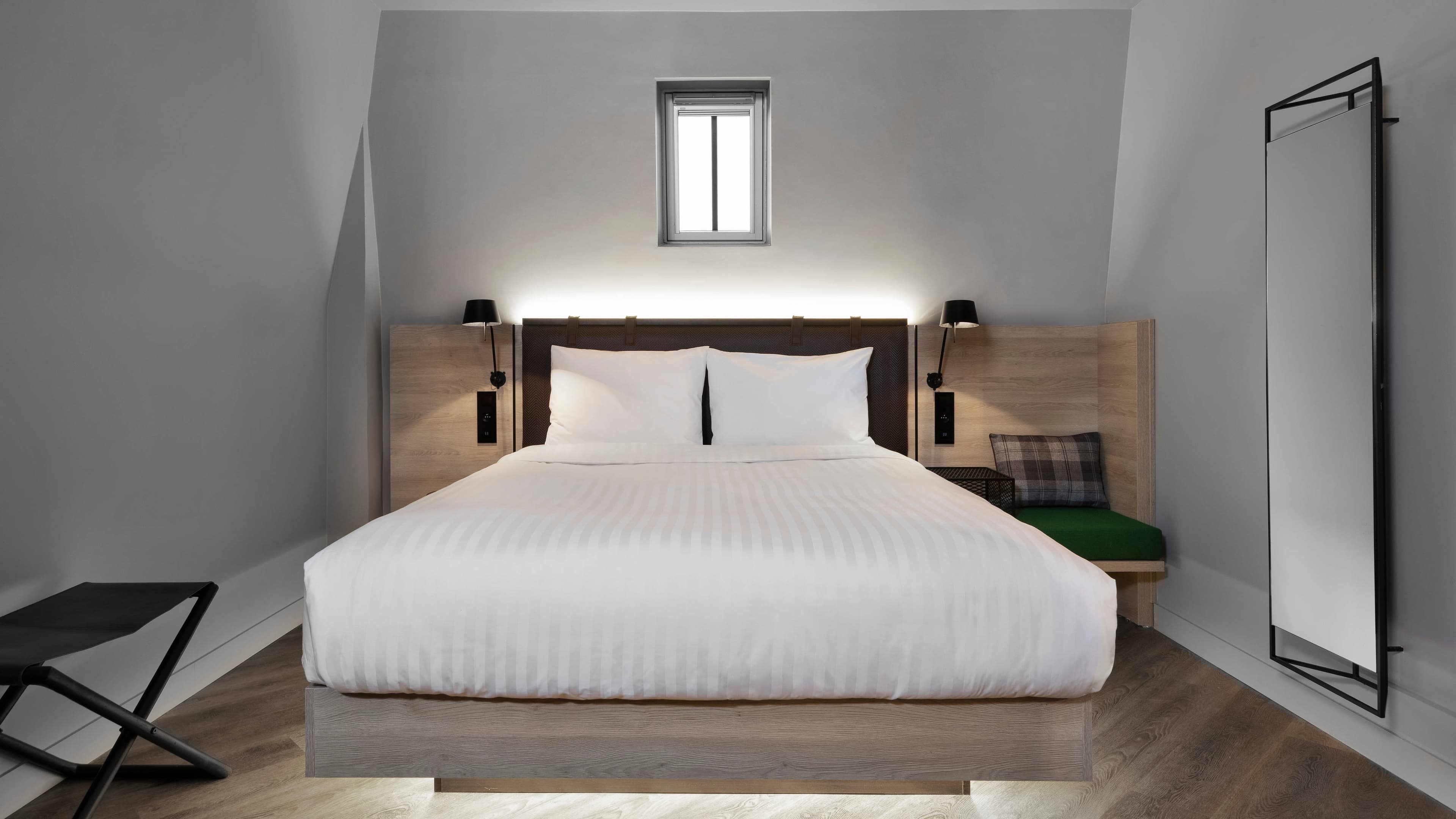 Moxy Sleeper Queen - Image 2