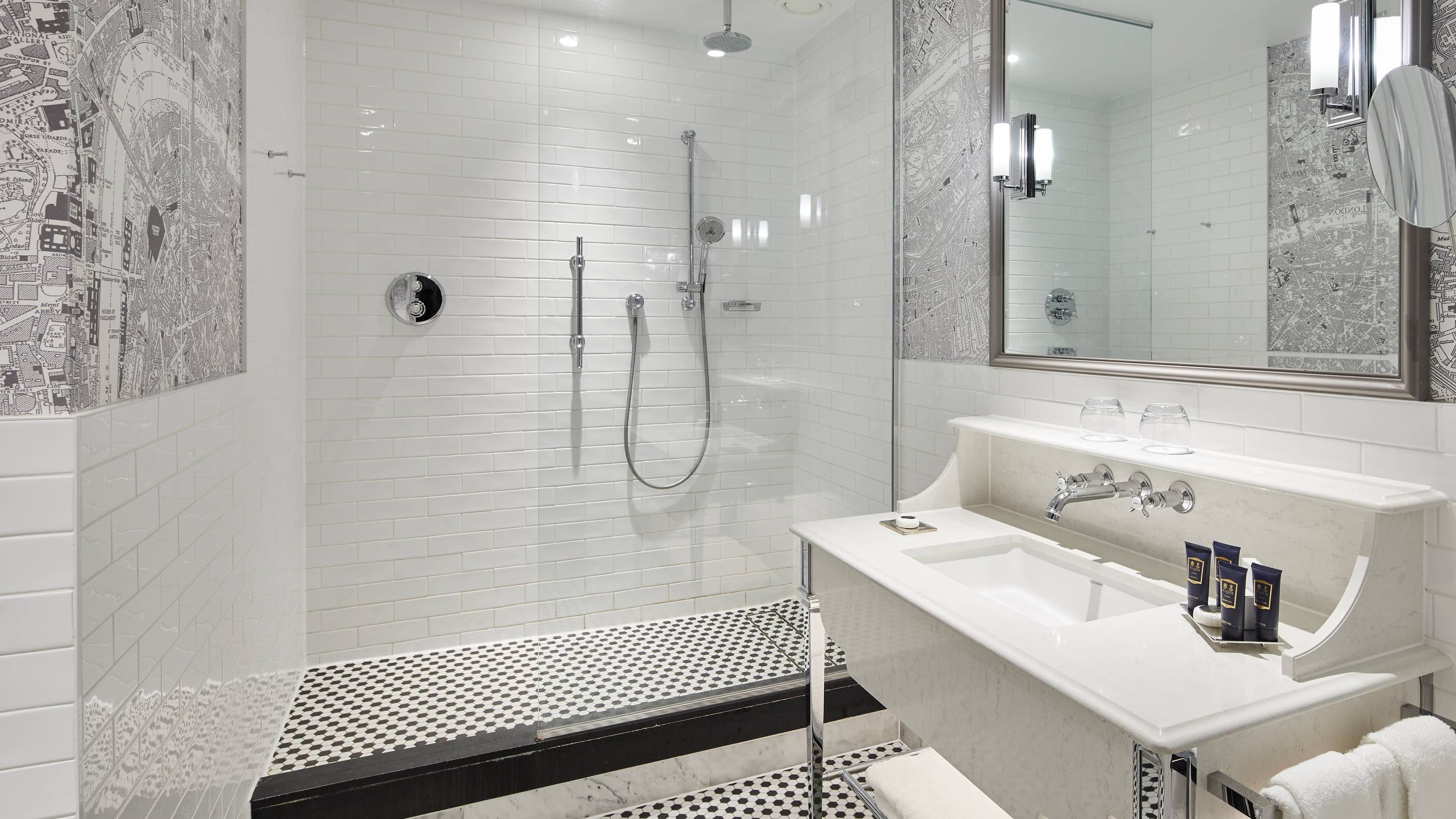 Deluxe Room - Image 6