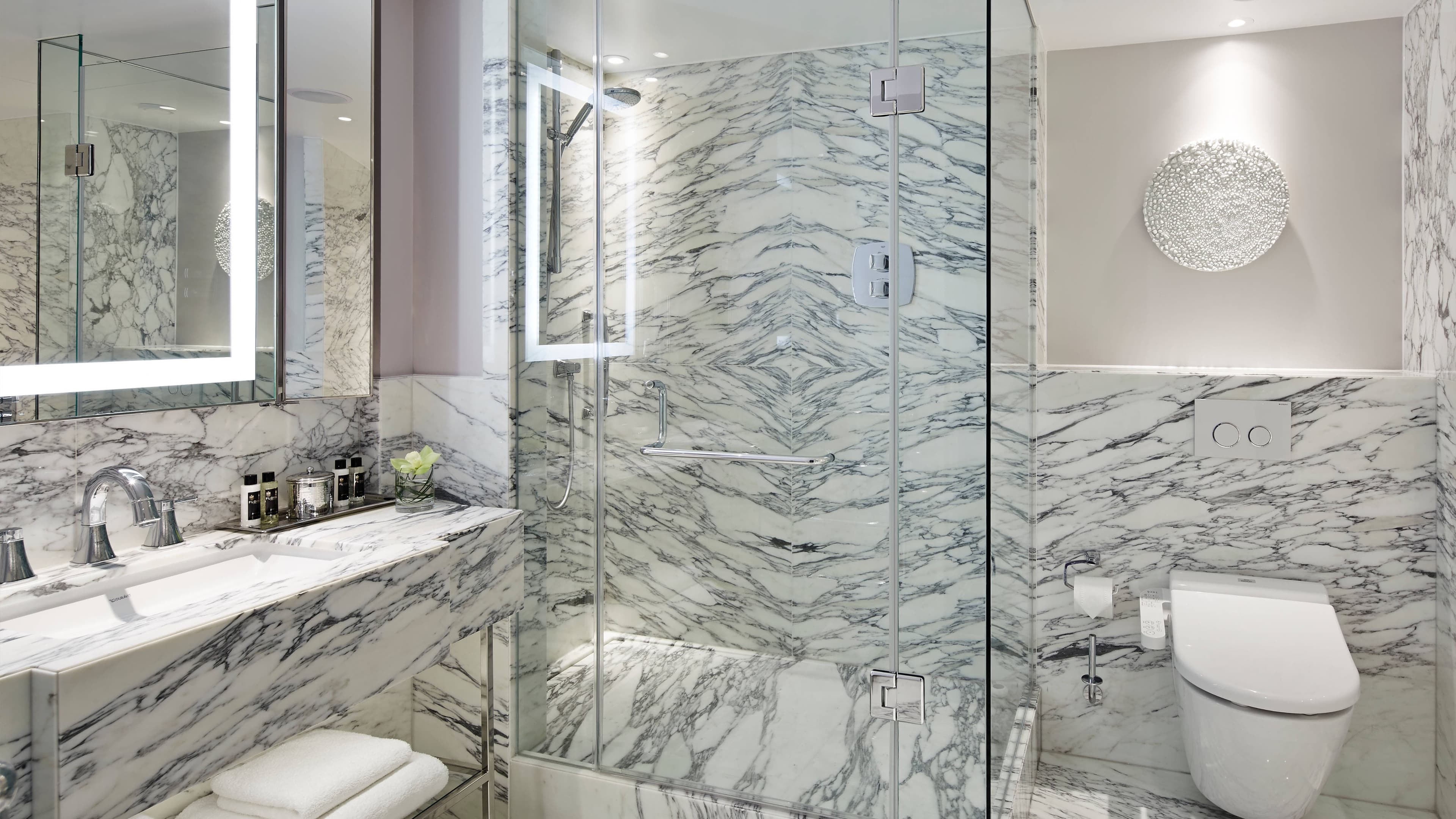 Deluxe Room - Image 4