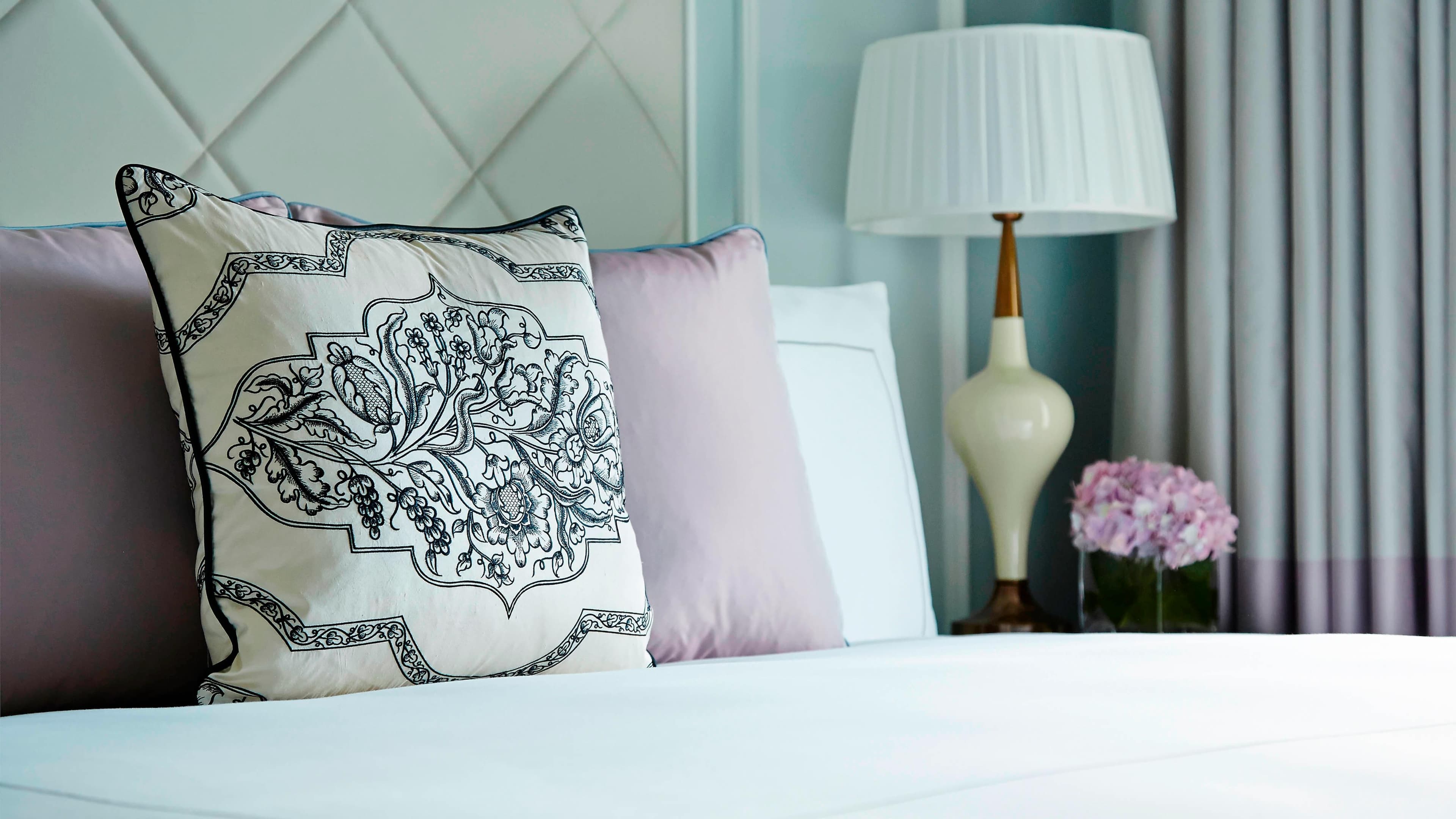 Deluxe Room - Image 2