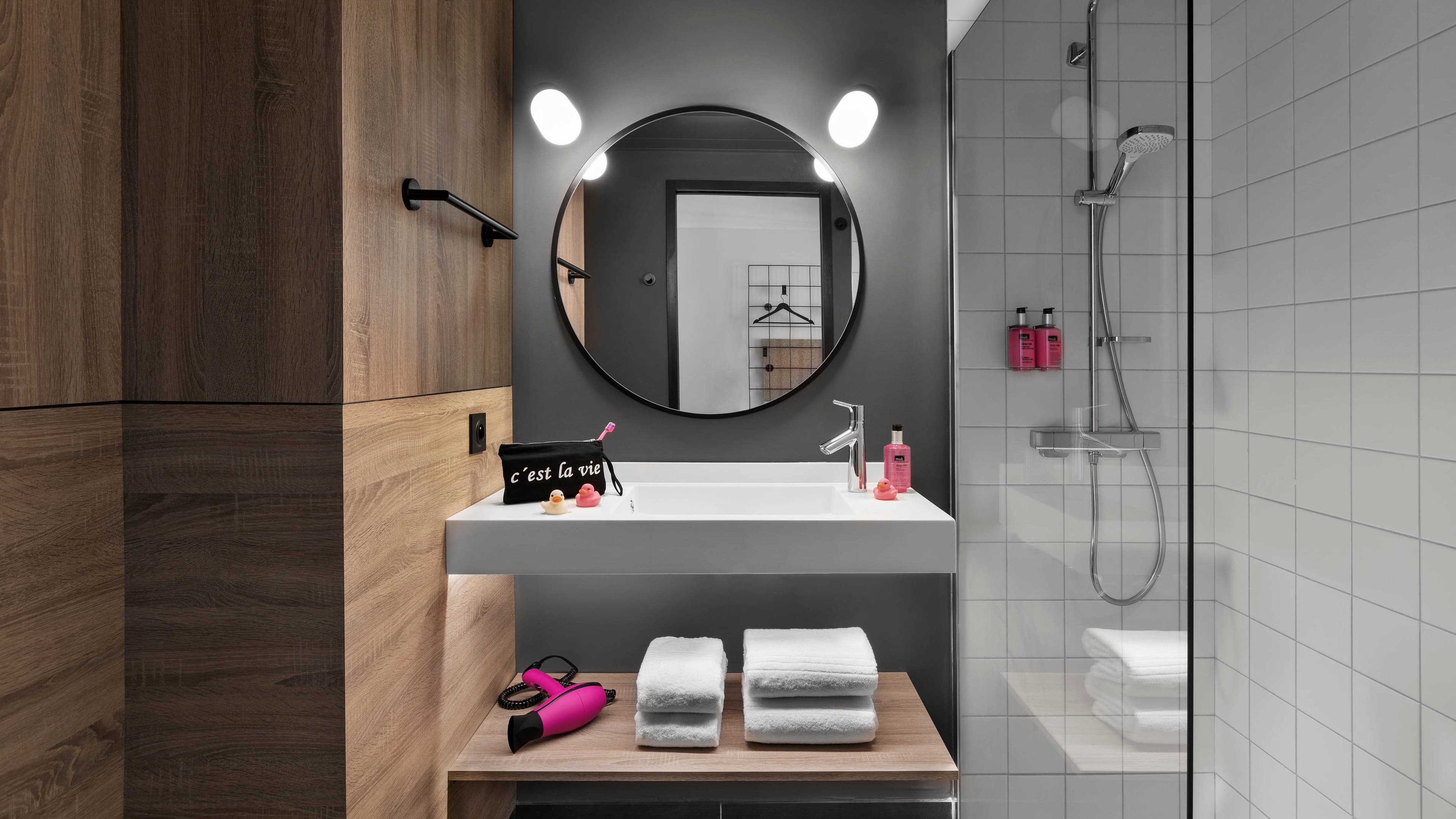 Moxy Queen - Image 4