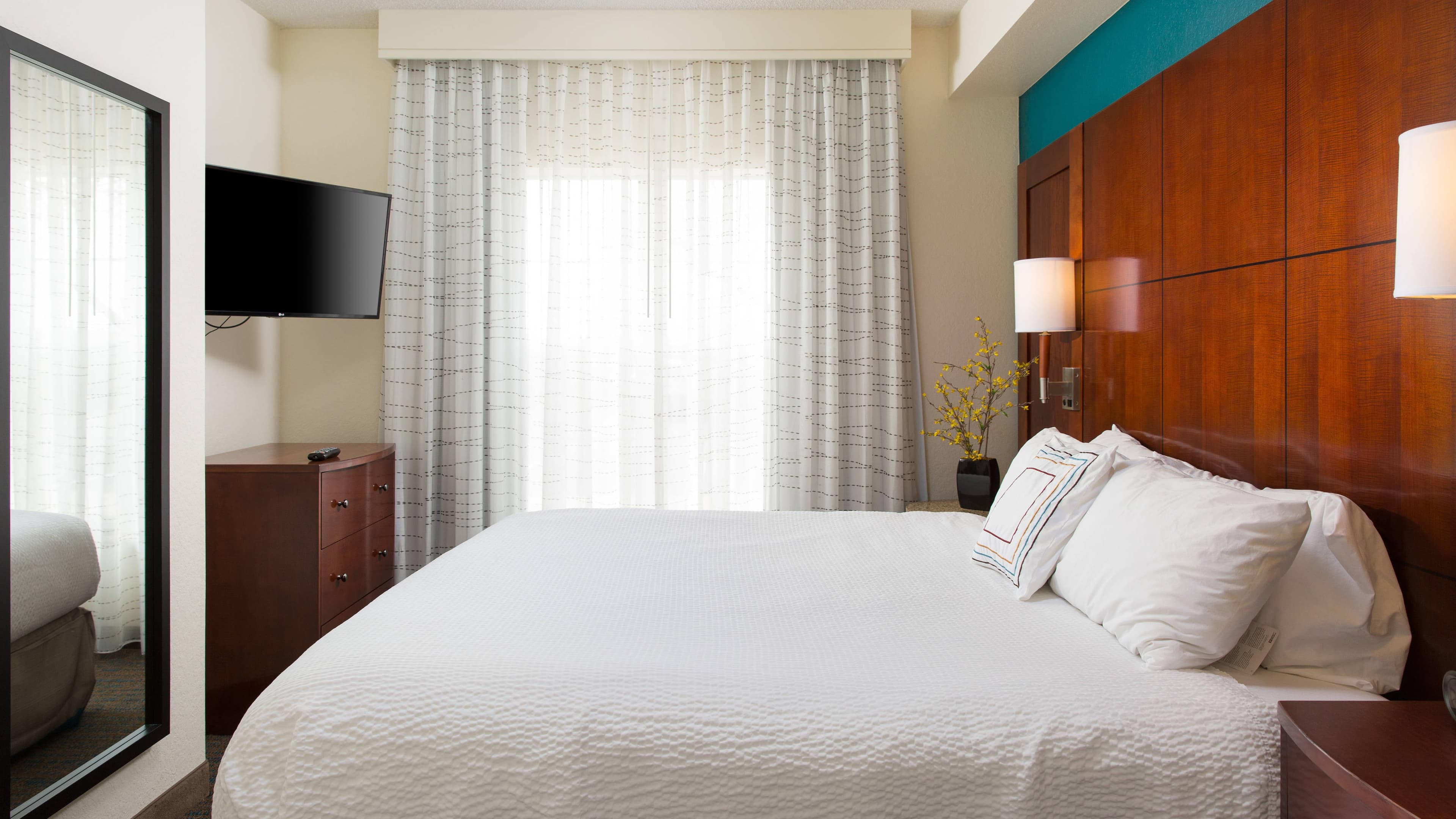 1 Bedroom Suite - Image 2