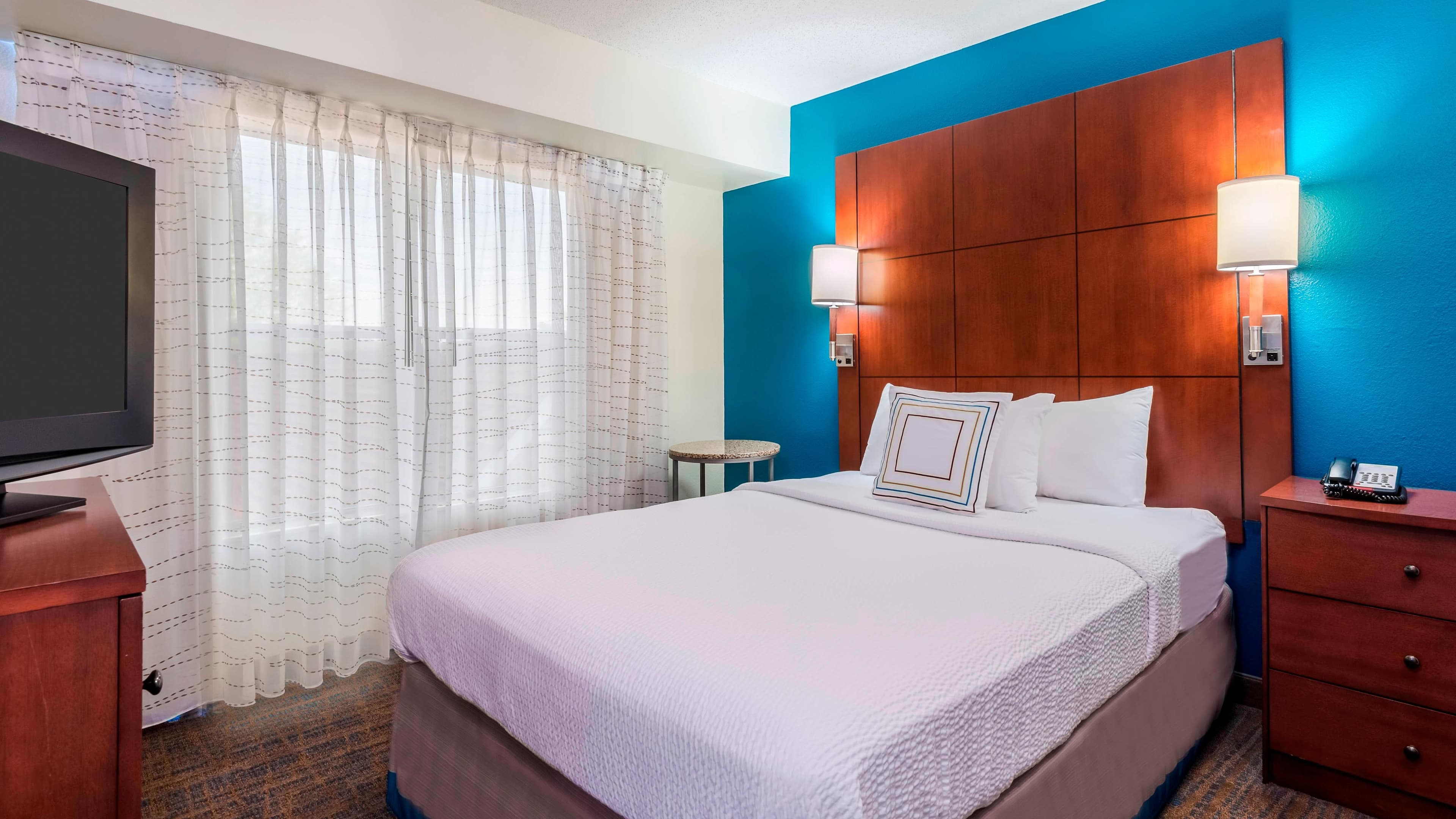 1 Bedroom Suite - Image 2