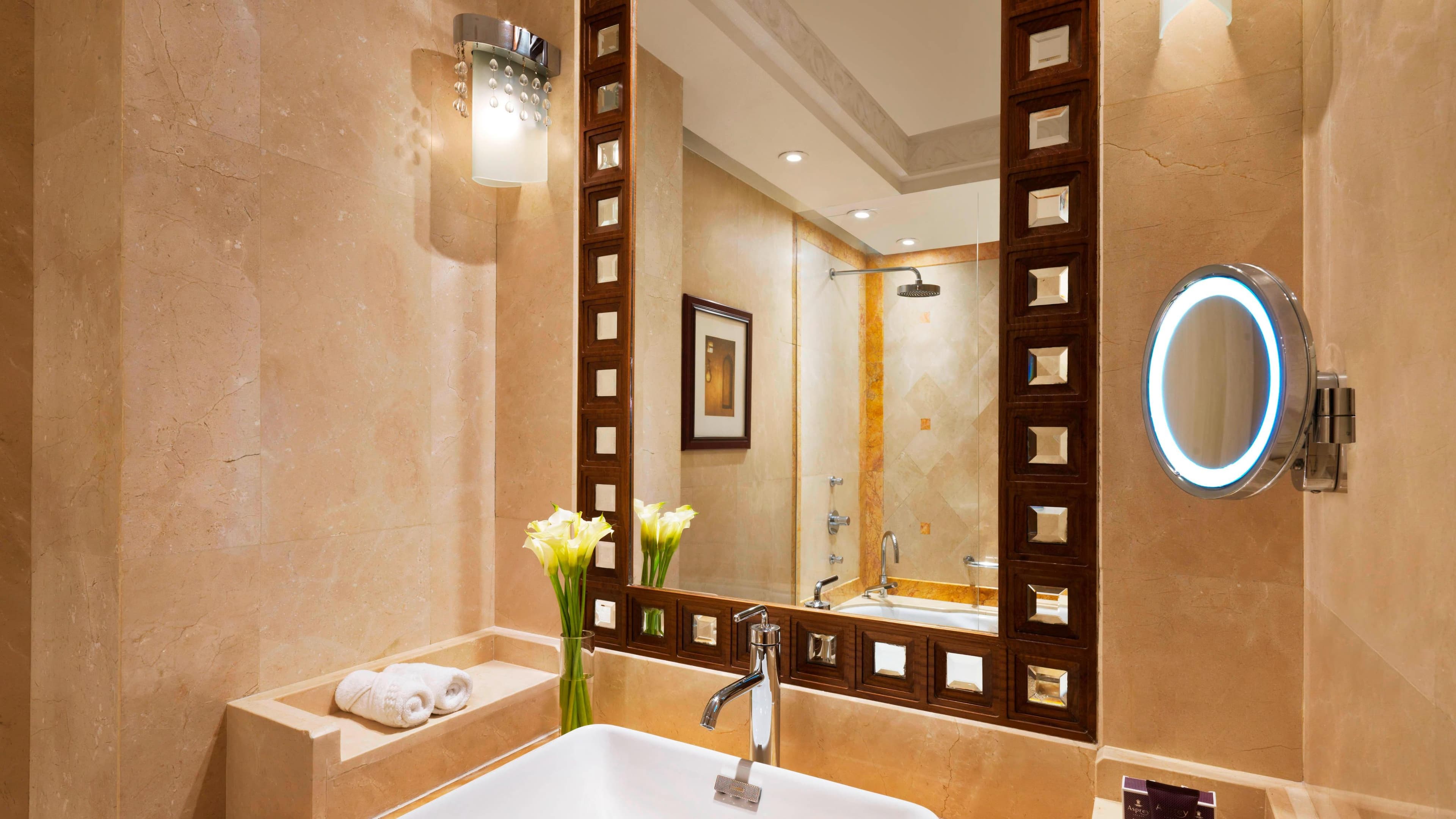 Deluxe Guest room - Image 5