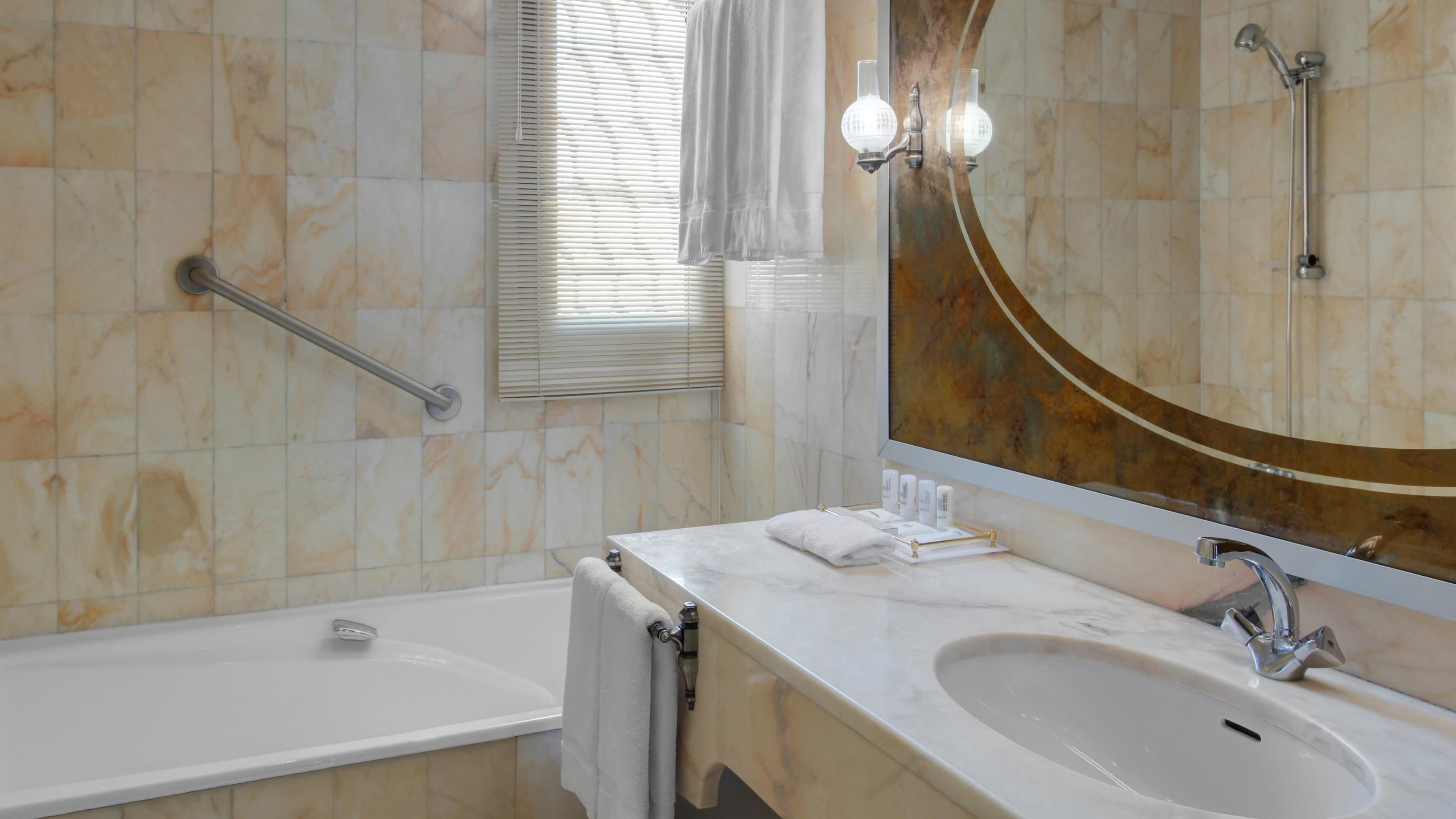 Standard King - Image 4