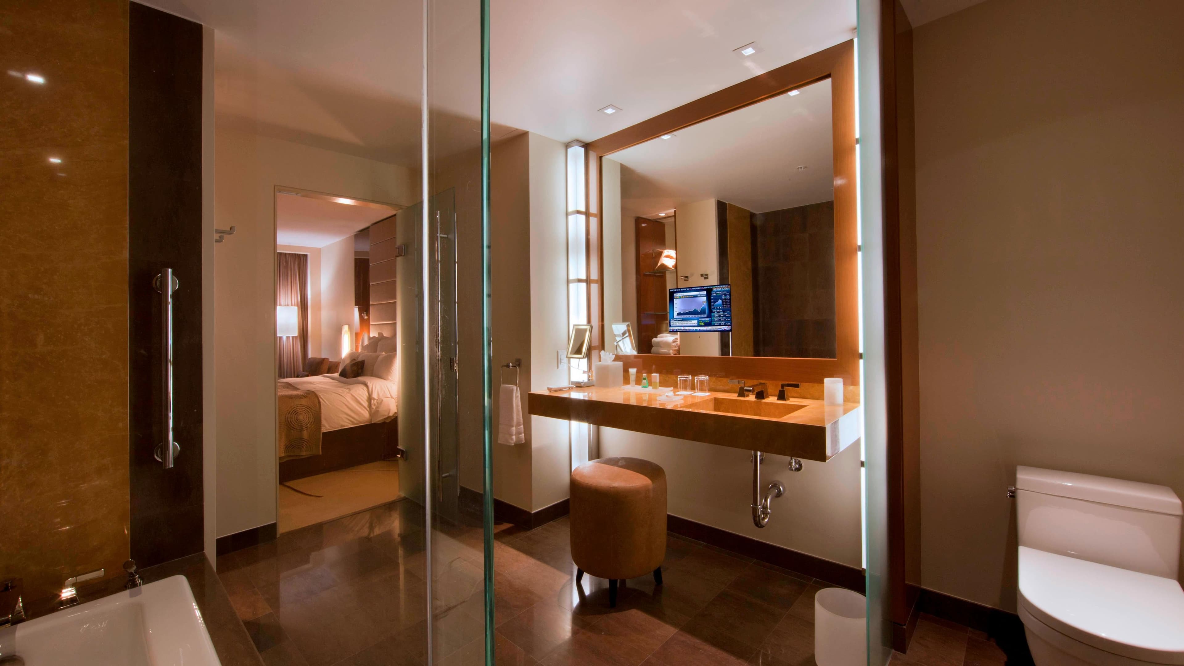 Deluxe Guest room - Image 6